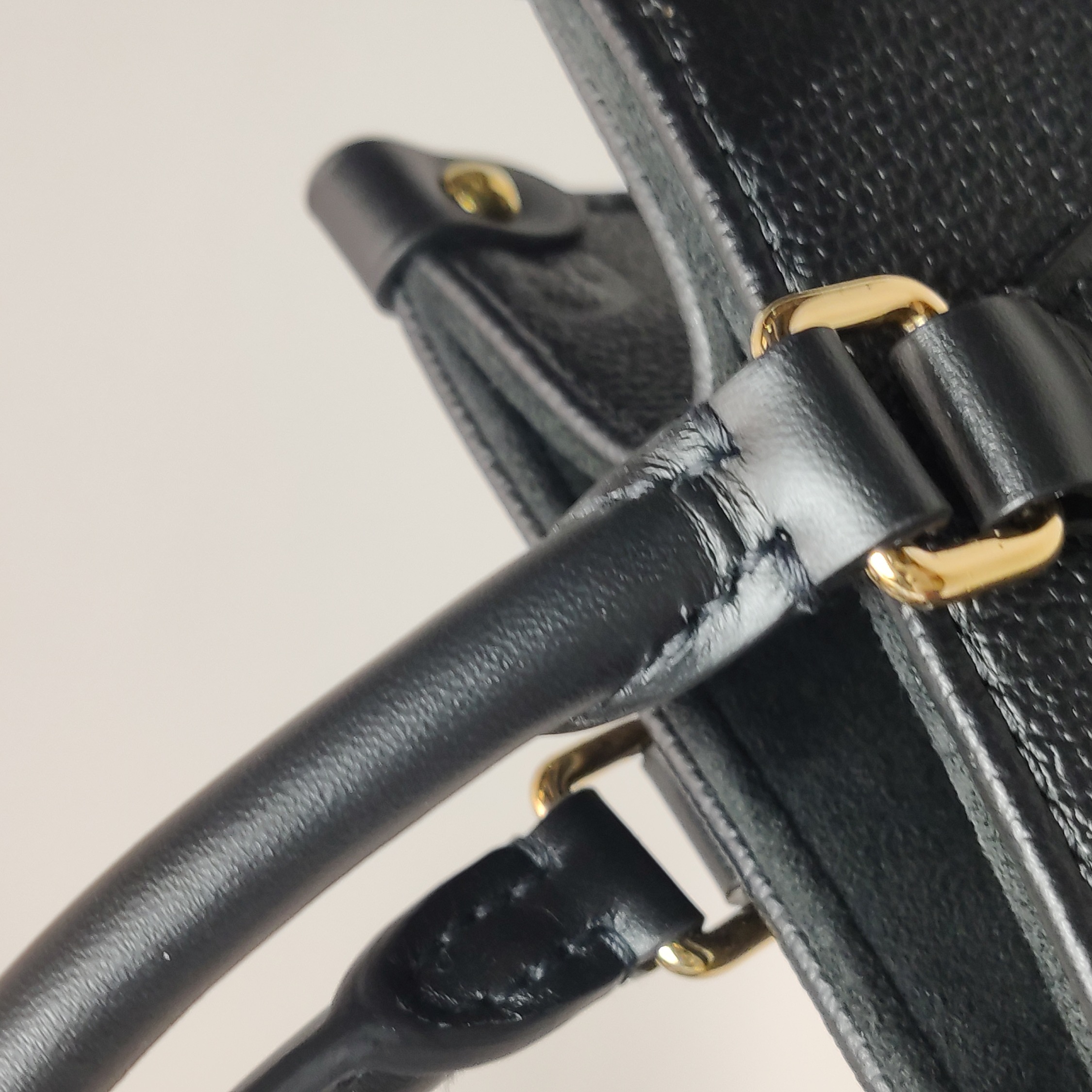 Louis Vuitton(LV) OnTheGo Tote Monogram Empreinte Giant PM — photo 13 of 14