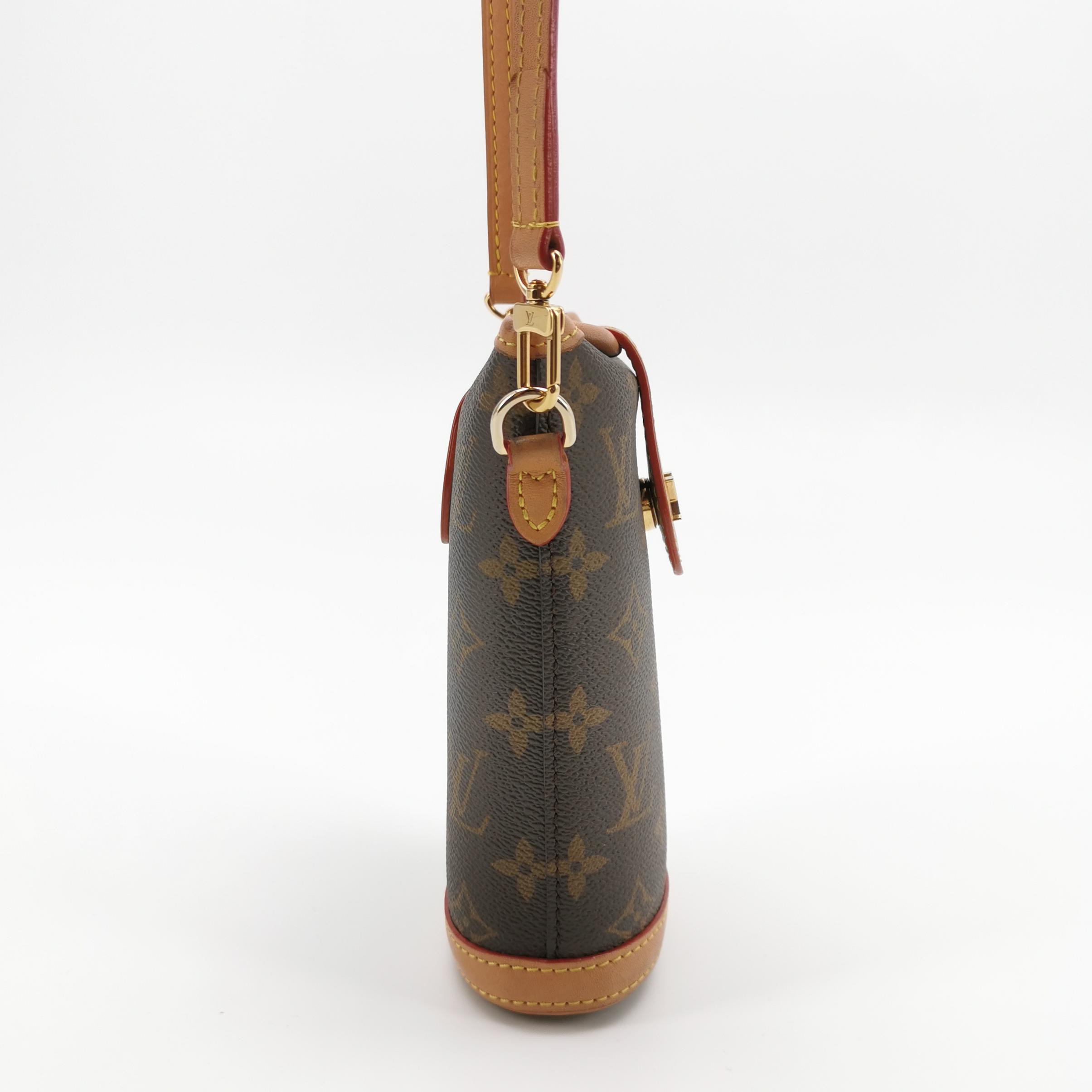 Louis Vuitton(LV) Fold Me Pouch Monogram Canvas — photo 4 of 15