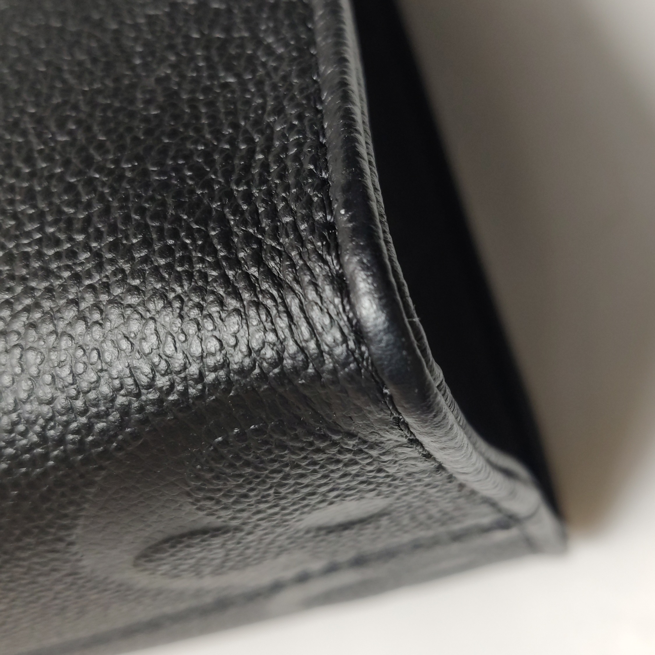 Louis Vuitton(LV) OnTheGo Tote Monogram Empreinte Giant PM — photo 12 of 14