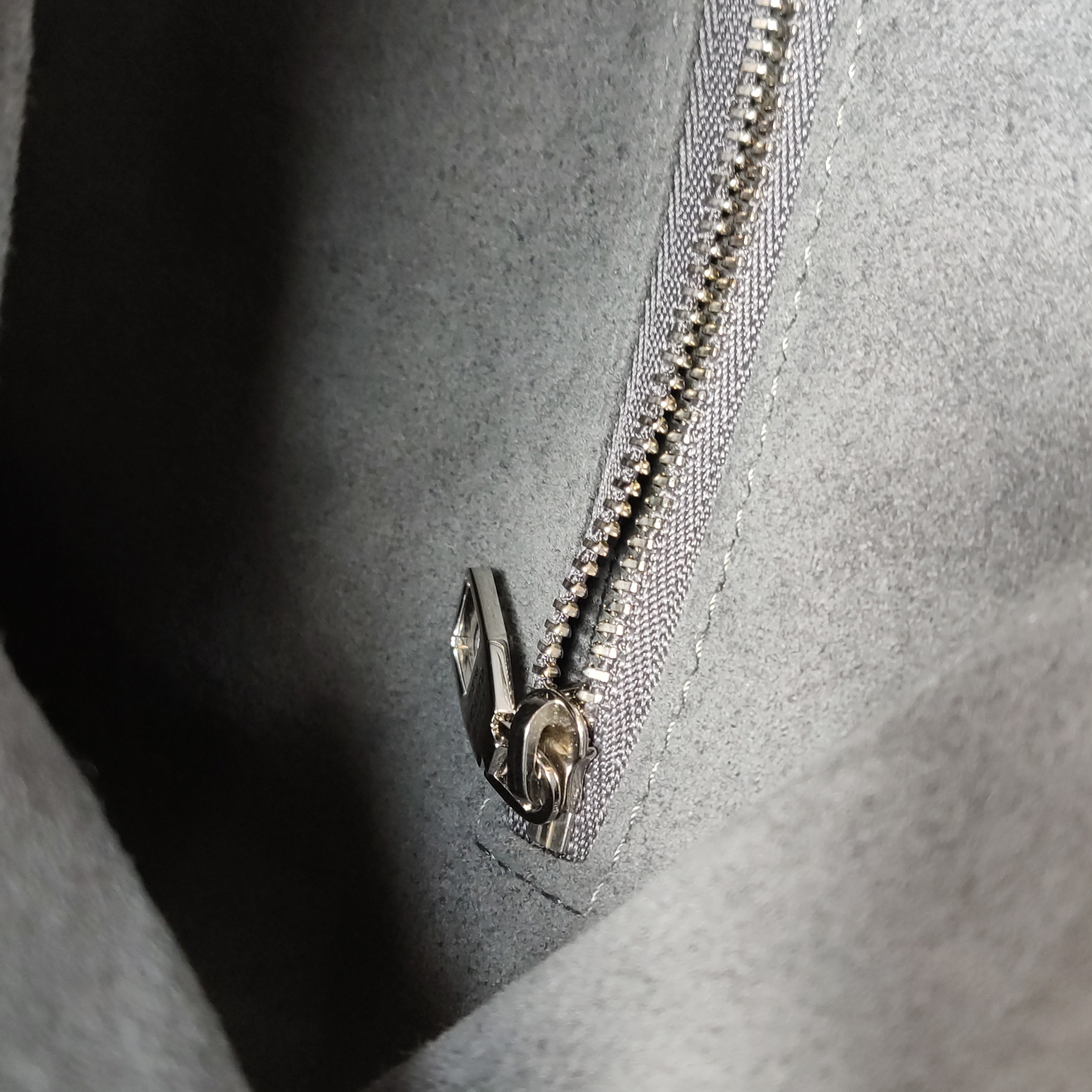 Louis Vuitton(LV) Braided Handle Beaubourg Hobo Mahina Leather MM — photo 14 of 18