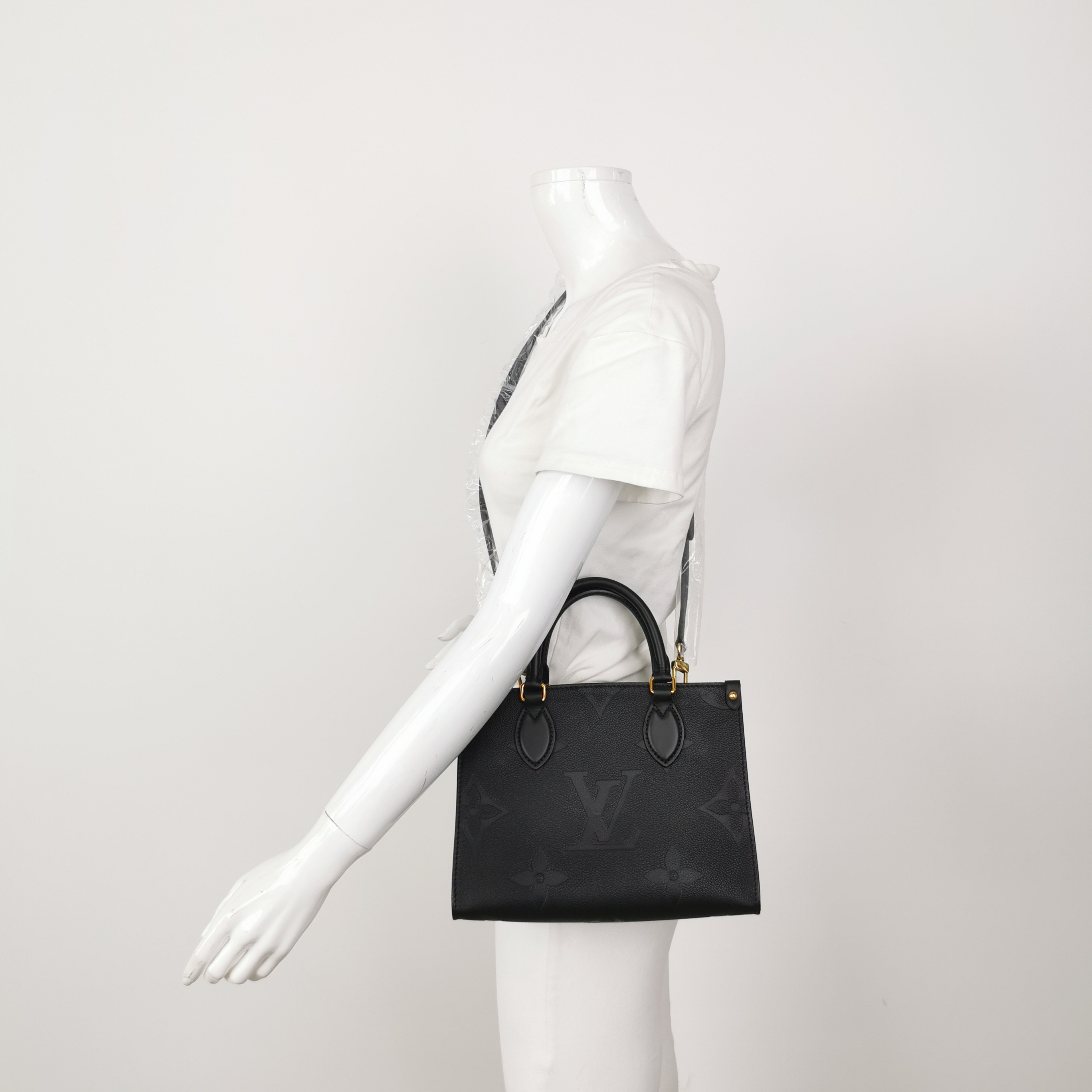 Louis Vuitton(LV) OnTheGo Tote Monogram Empreinte Giant PM — alternate view