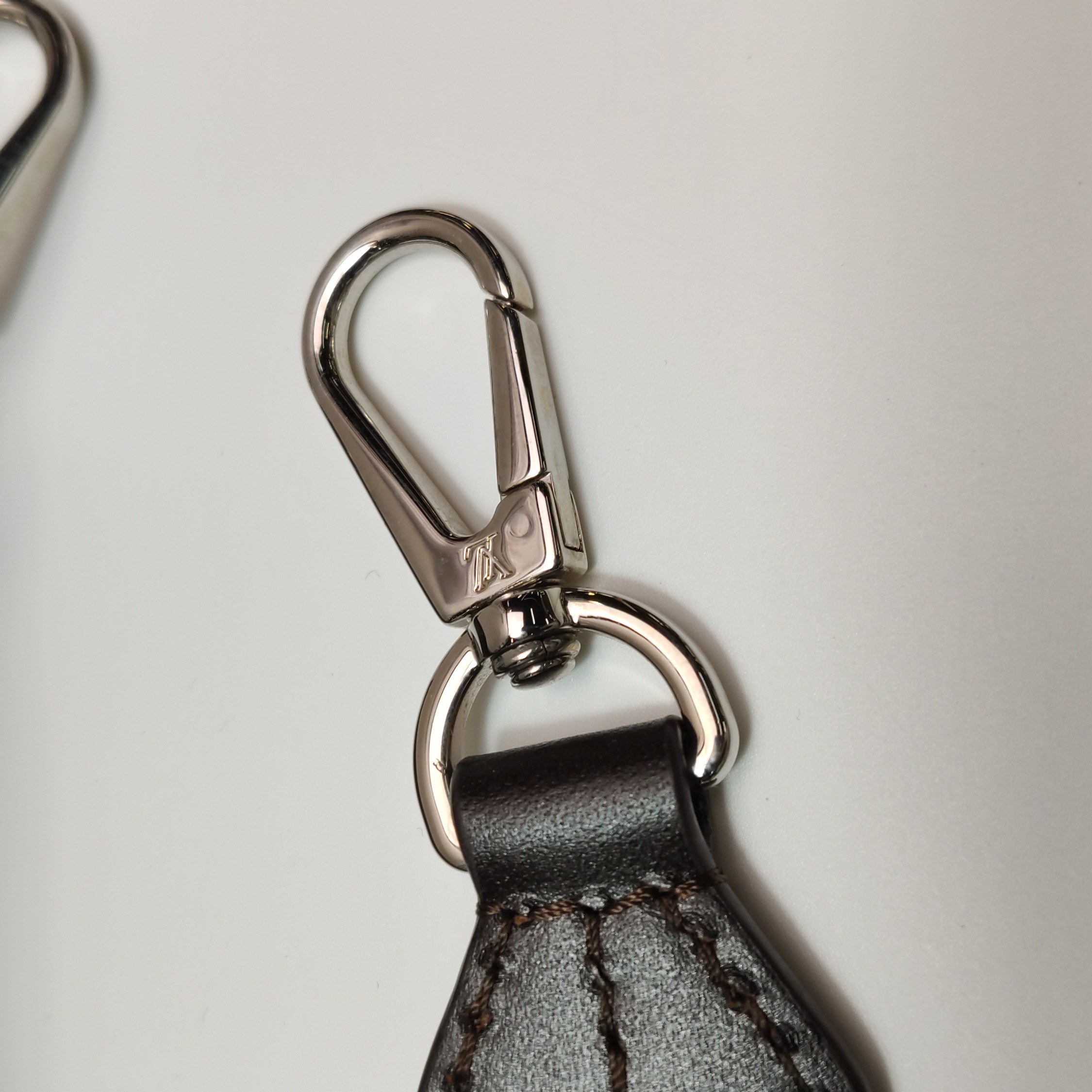 Louis Vuitton(LV) Braided Handle Beaubourg Hobo Mahina Leather MM — photo 18 of 18