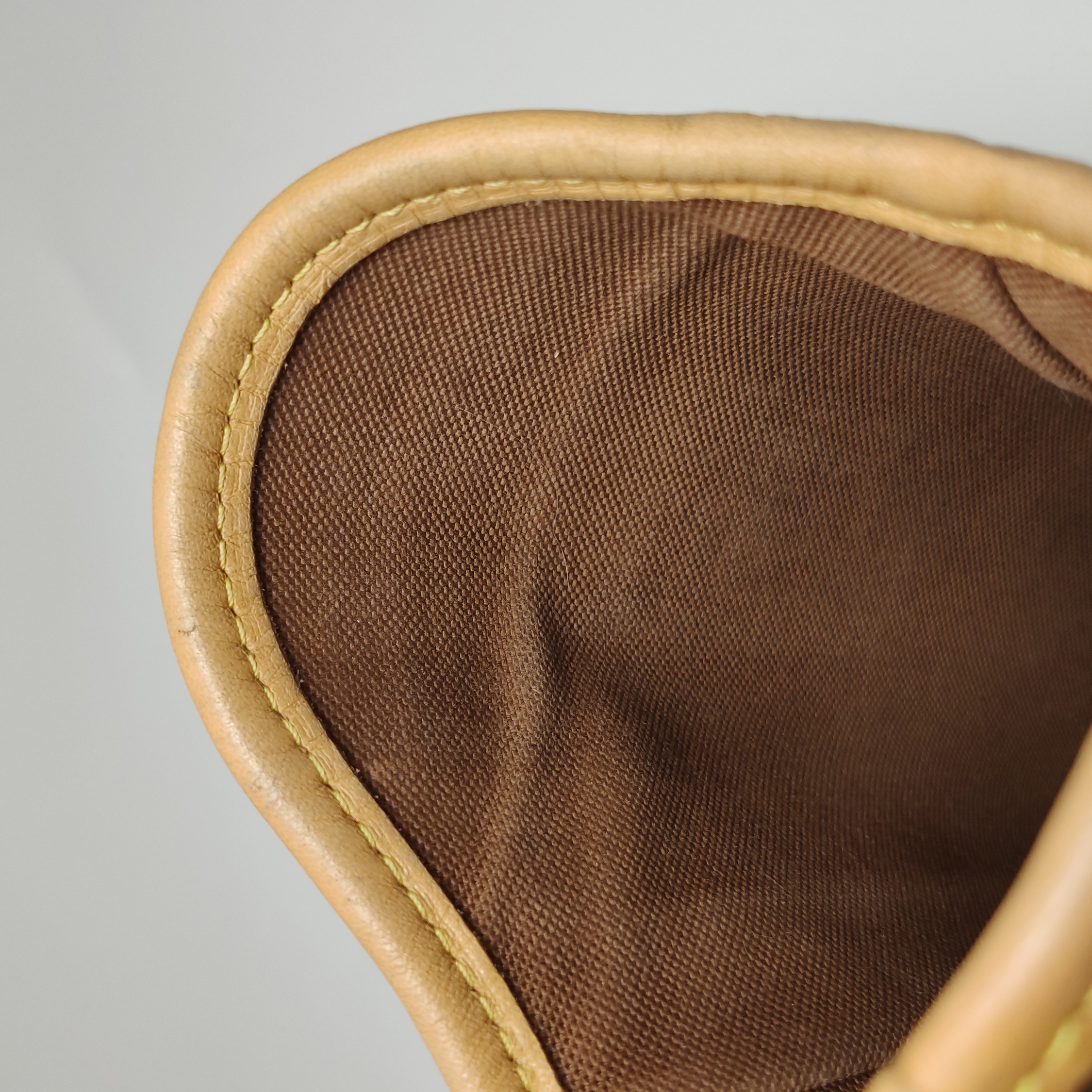 Louis Vuitton(LV) Fold Me Pouch Monogram Canvas — photo 11 of 15