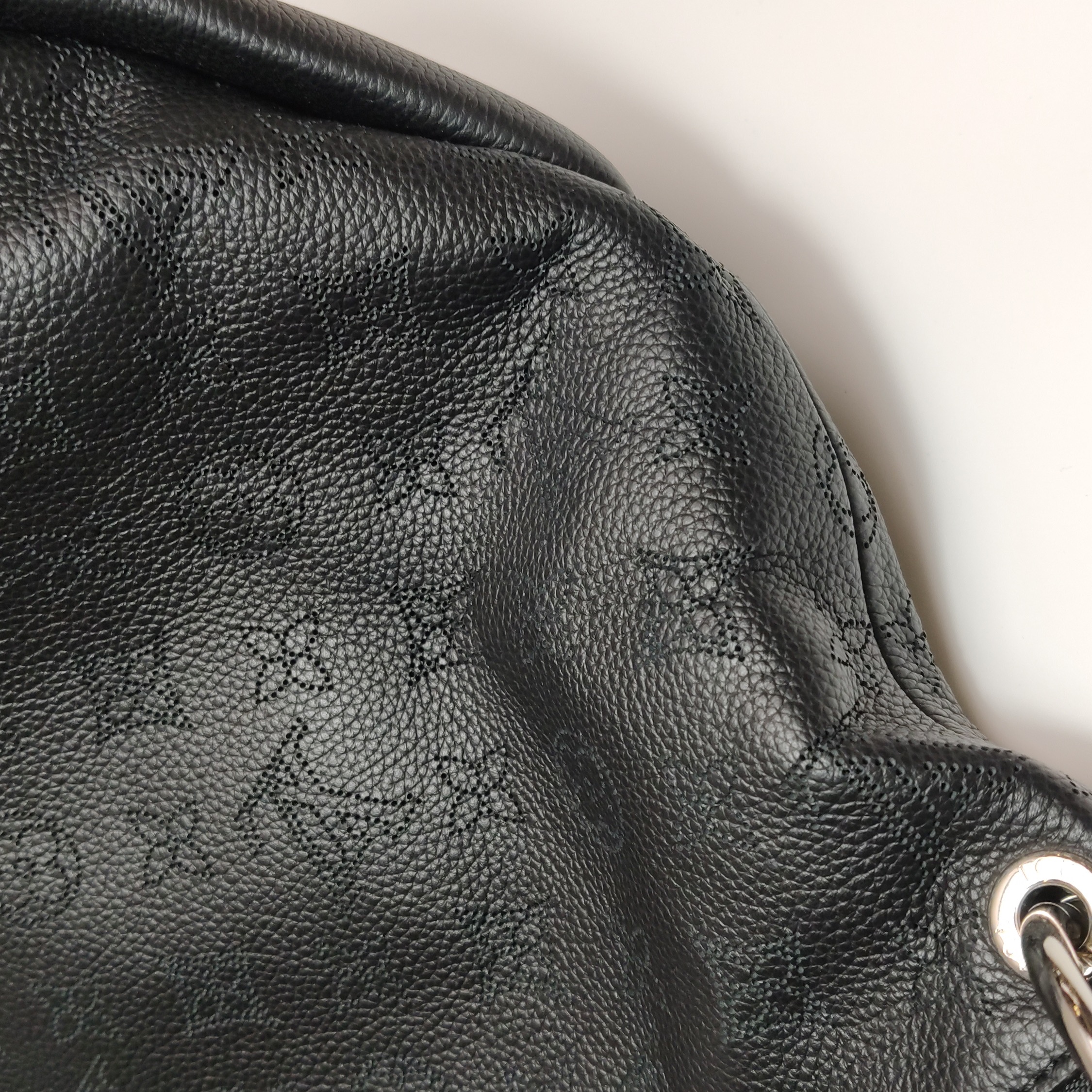 Louis Vuitton(LV) Braided Handle Beaubourg Hobo Mahina Leather MM — photo 8 of 18