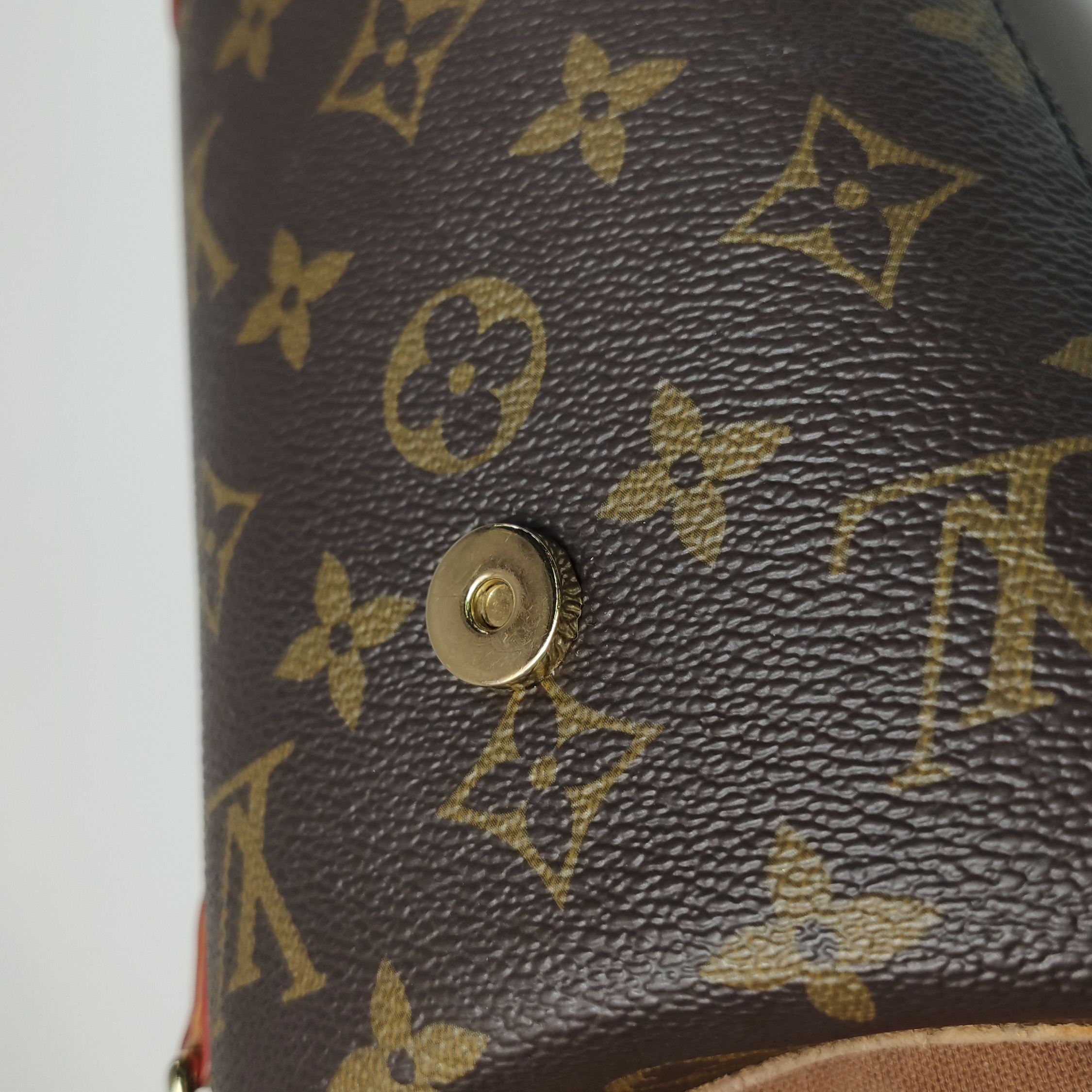 Louis Vuitton(LV) Fold Me Pouch Monogram Canvas — photo 14 of 15
