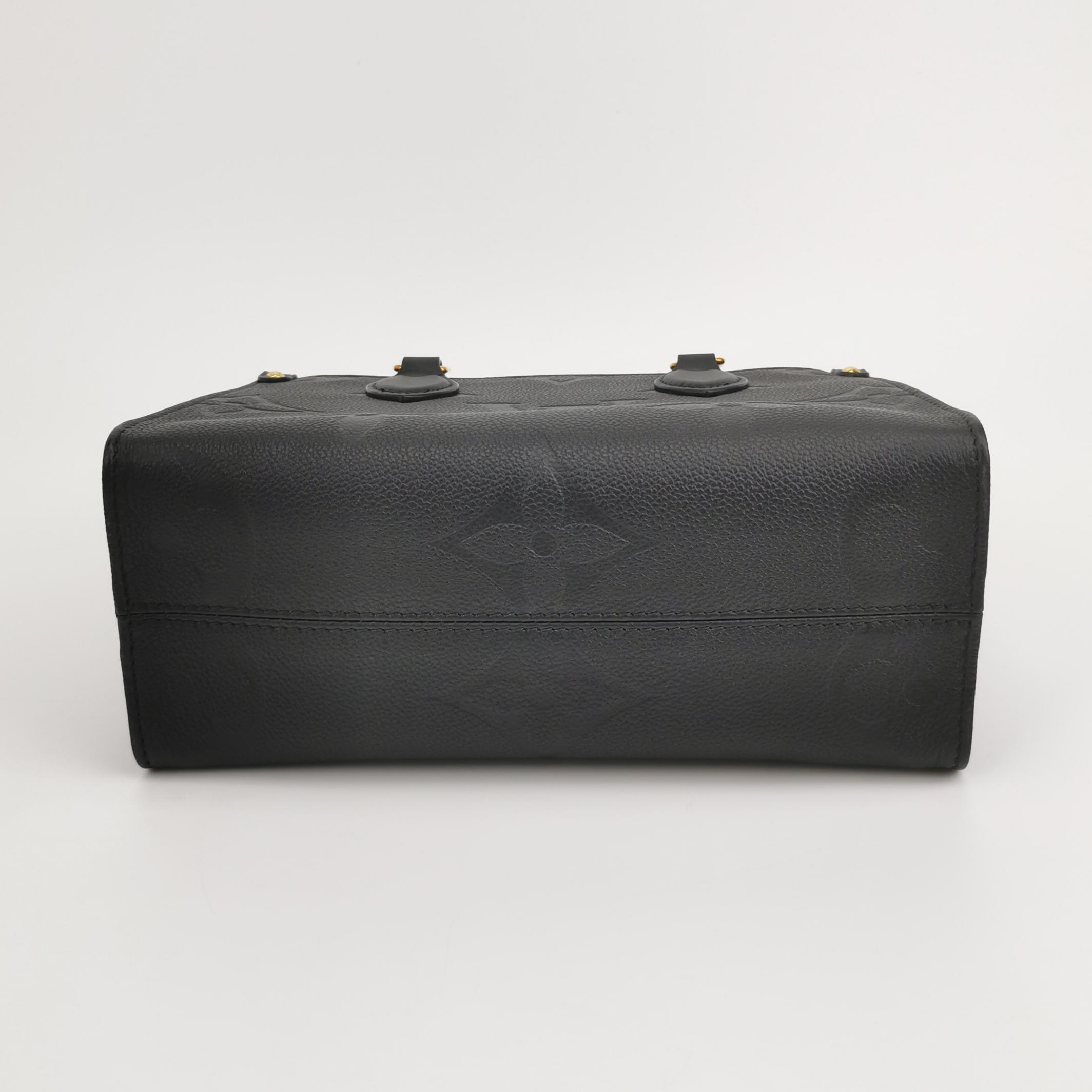 Louis Vuitton(LV) OnTheGo Tote Monogram Empreinte Giant PM — photo 6 of 13