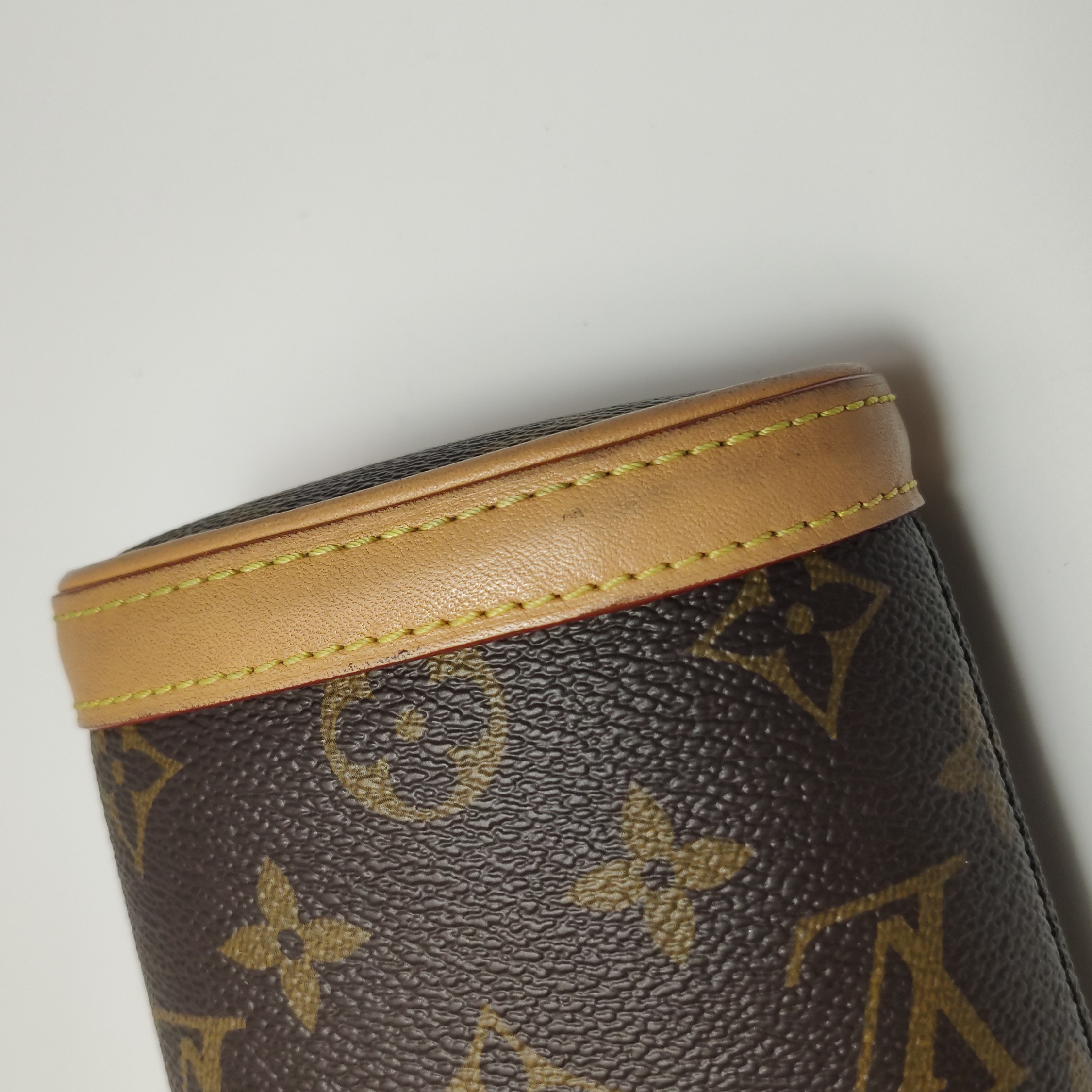 Louis Vuitton(LV) Fold Me Pouch Monogram Canvas — photo 15 of 15