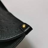 Louis Vuitton(LV) OnTheGo Tote Monogram Empreinte Giant PM — thumbnail 9