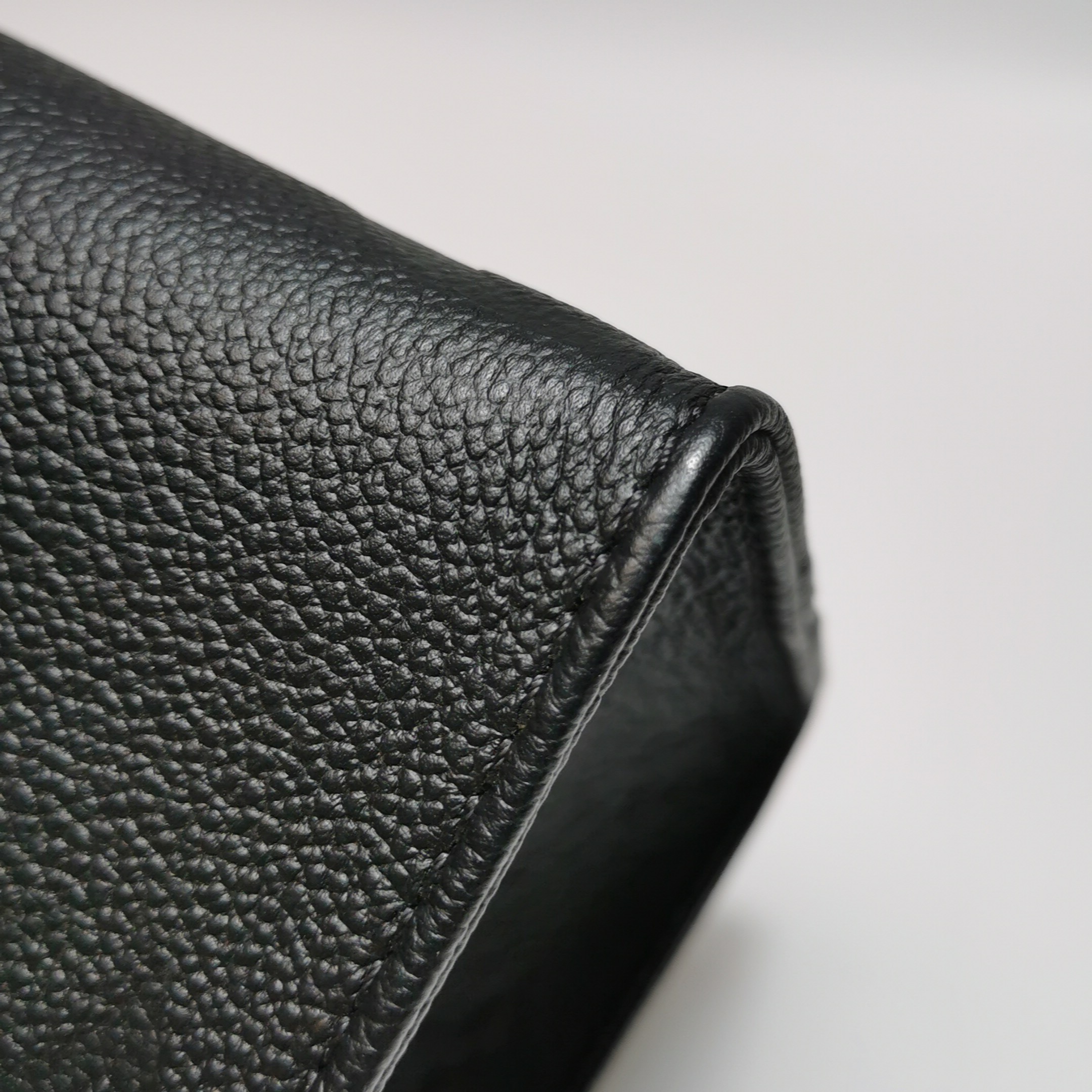 Louis Vuitton(LV) OnTheGo Tote Monogram Empreinte Giant PM — photo 12 of 13
