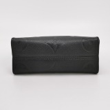 Louis Vuitton(LV) OnTheGo Tote Monogram Empreinte Giant BB — thumbnail 6