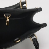 Louis Vuitton(LV) OnTheGo Tote Monogram Empreinte Giant BB — thumbnail 7