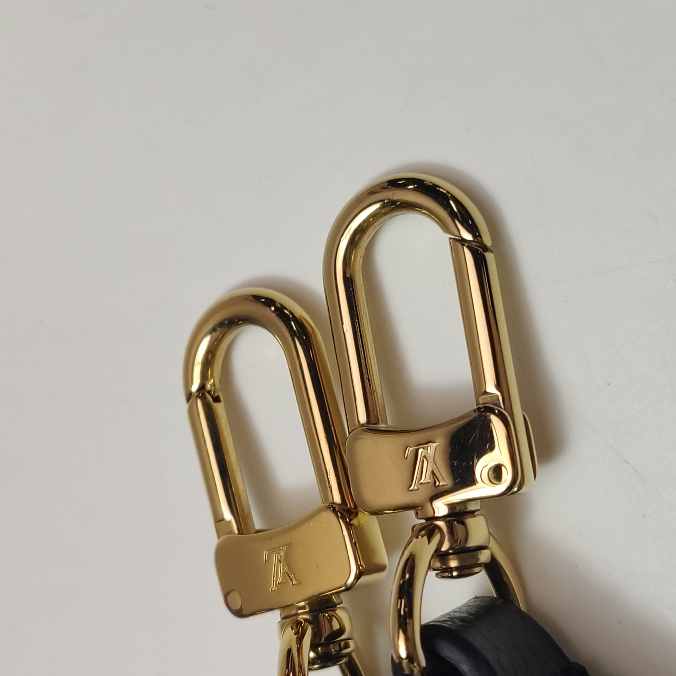 Louis Vuitton(LV) OnTheGo Tote Monogram Empreinte Giant BB — photo 11 of 15