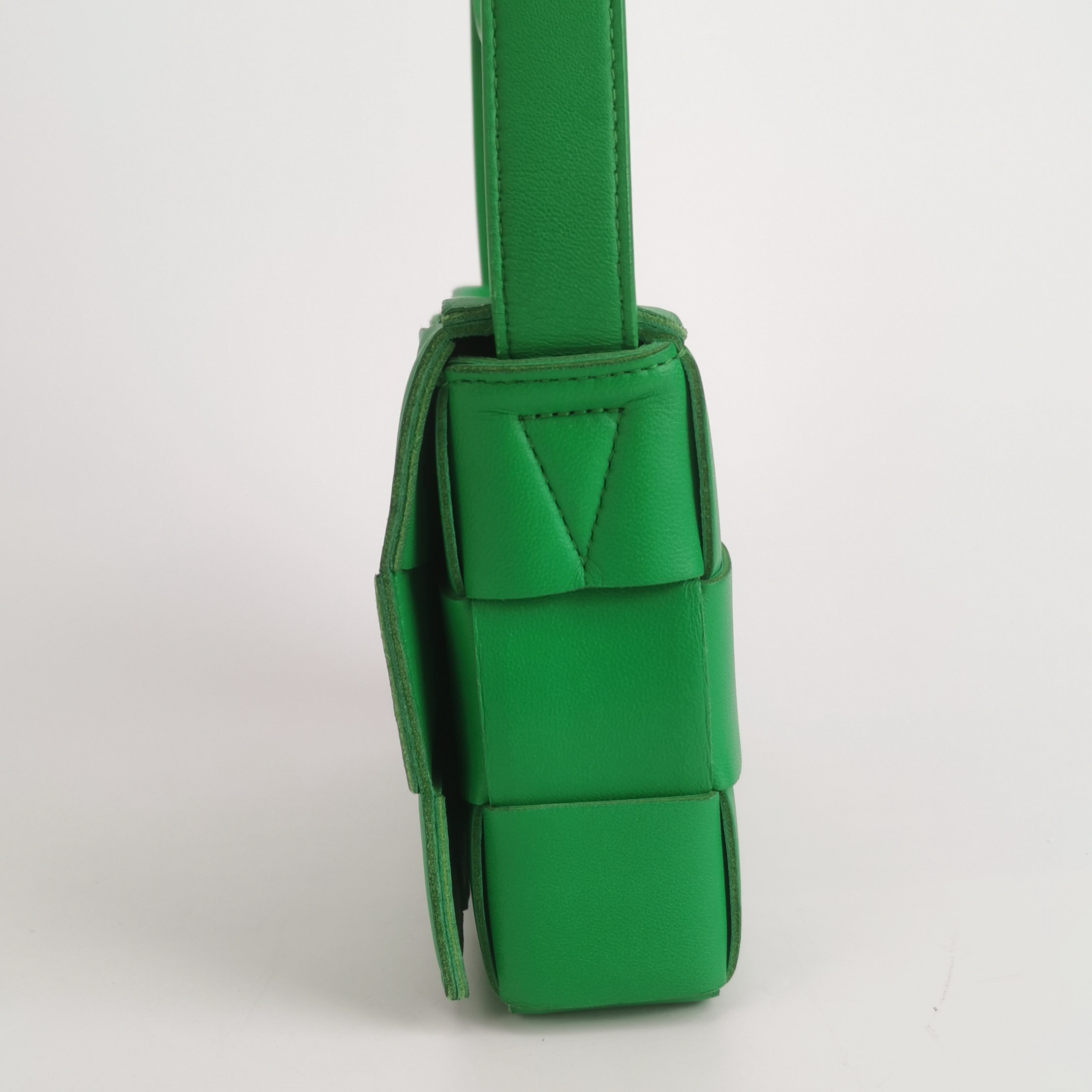Bottega Veneta Cassette Crossbody Bag Maxi Intrecciato Grained Leather — photo 3 of 14
