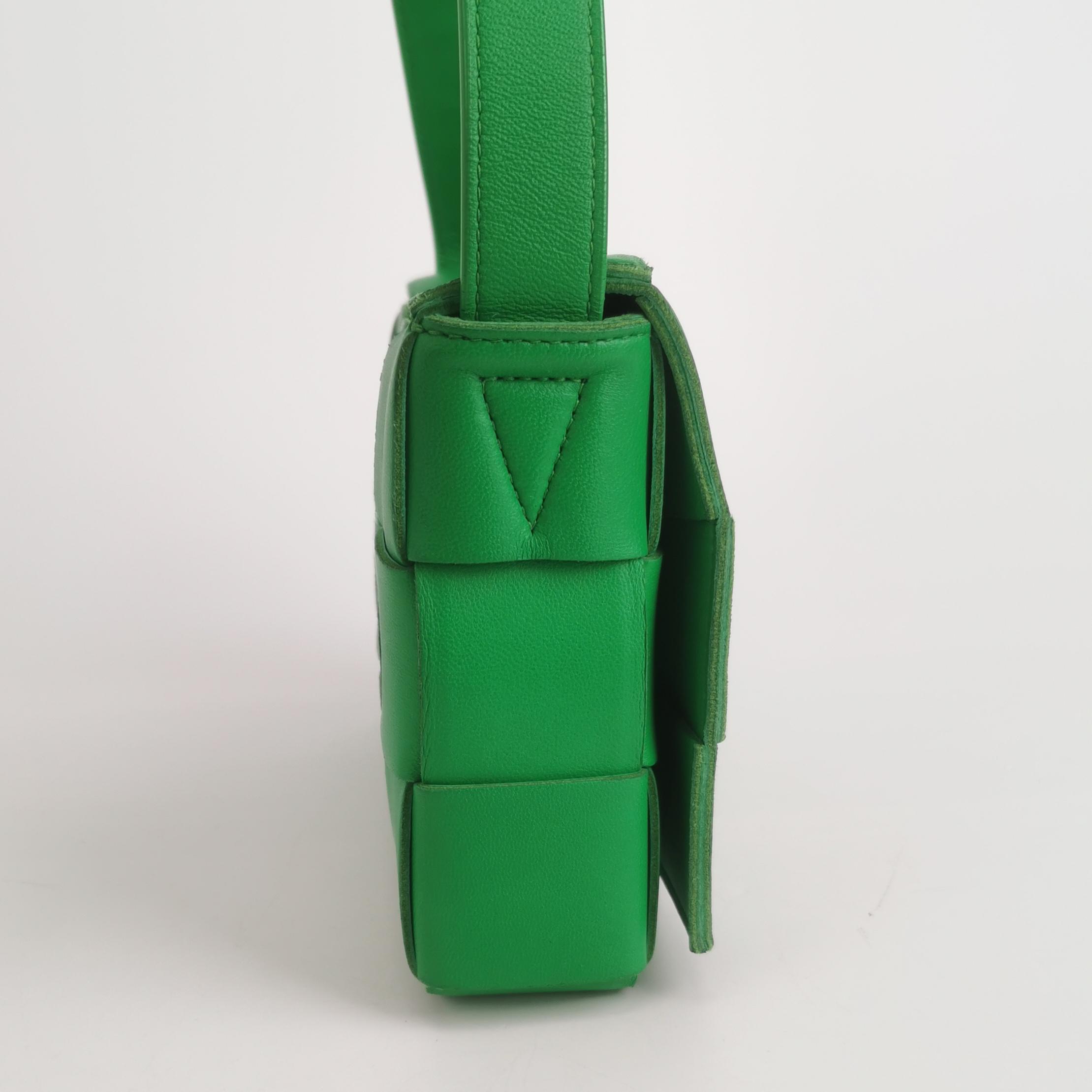 Bottega Veneta Cassette Crossbody Bag Maxi Intrecciato Grained Leather — photo 4 of 14