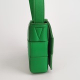 Bottega Veneta Cassette Crossbody Bag Maxi Intrecciato Grained Leather — thumbnail 4