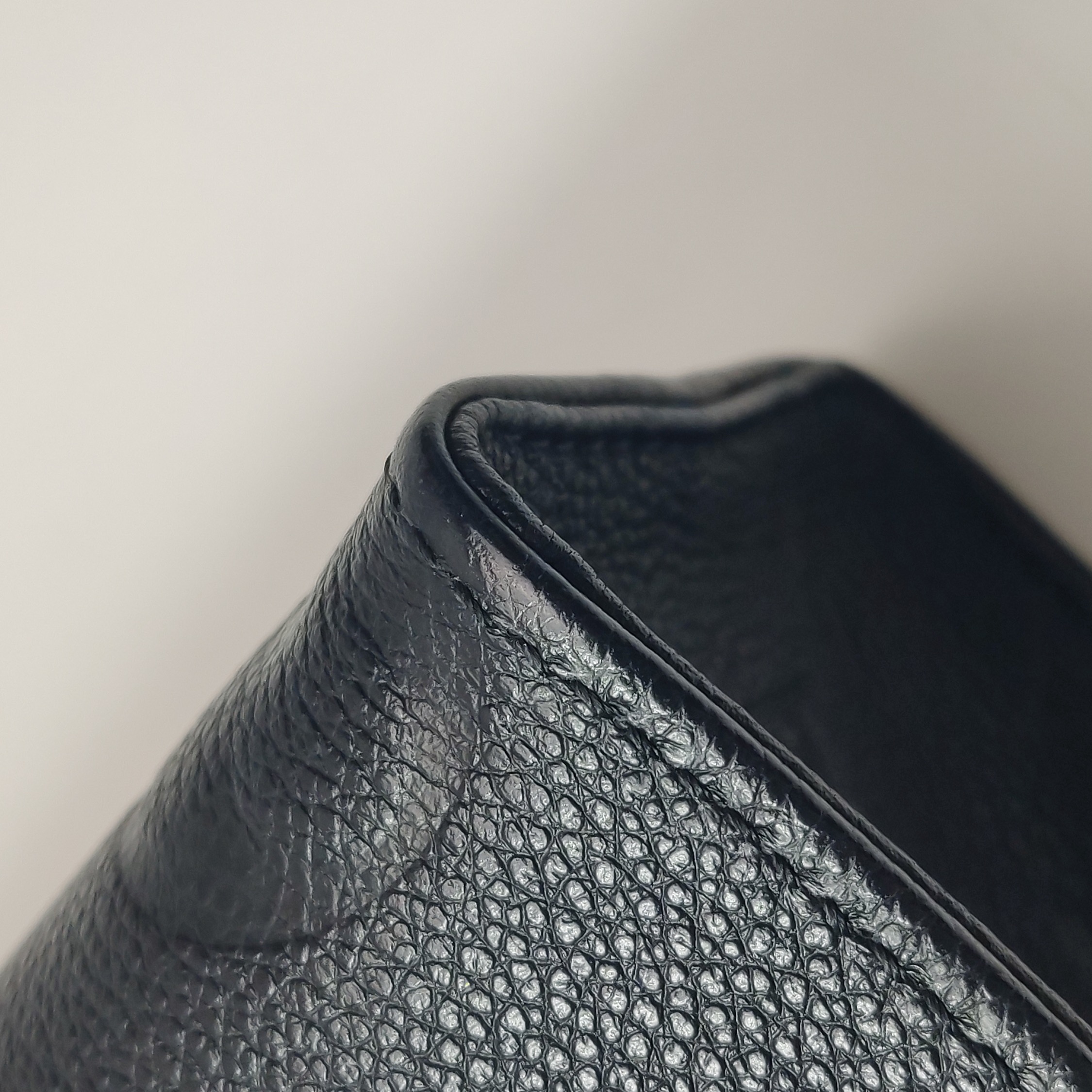 Louis Vuitton(LV) OnTheGo Tote Monogram Empreinte Giant BB — photo 13 of 15