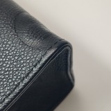 Louis Vuitton(LV) OnTheGo Tote Monogram Empreinte Giant BB — thumbnail 13