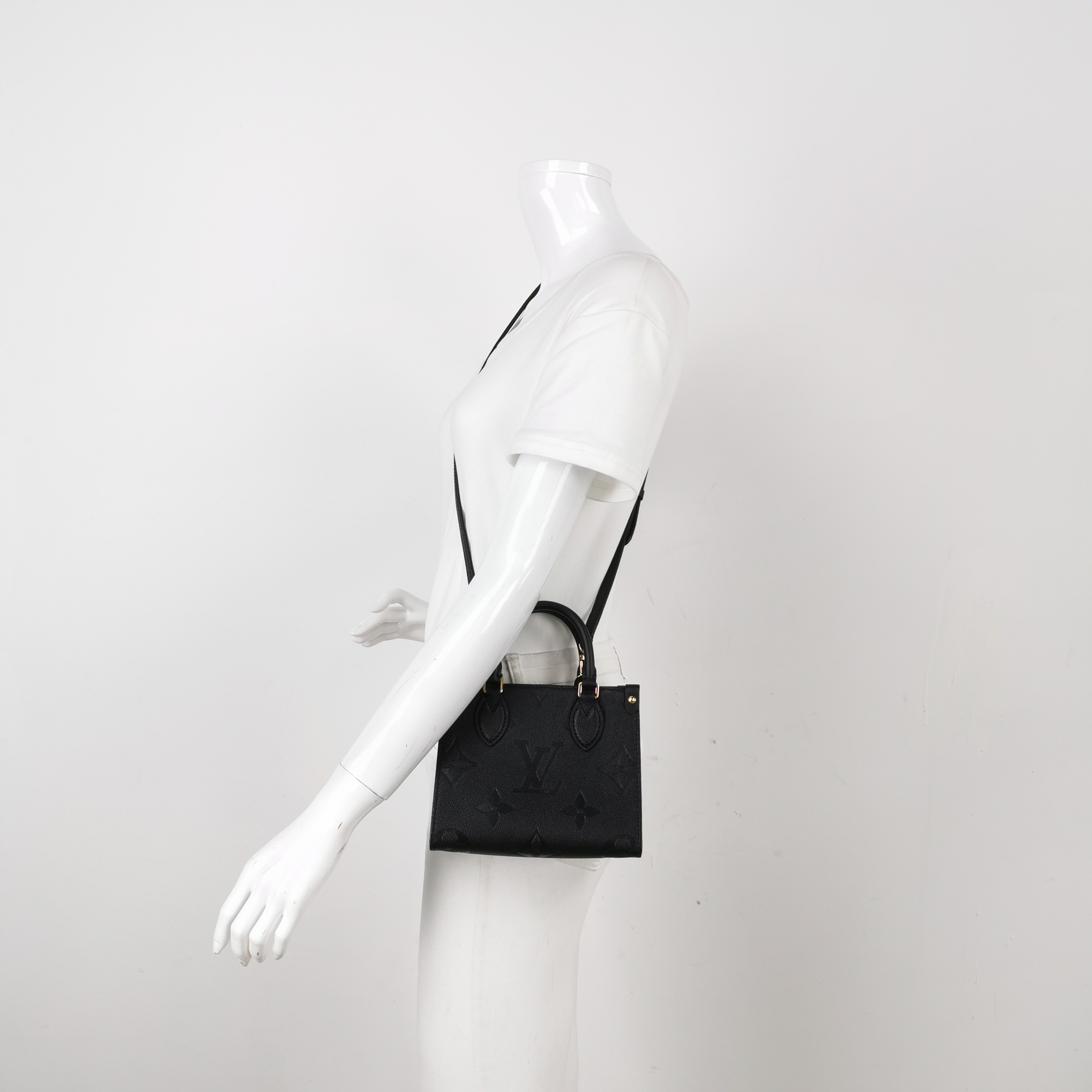 Louis Vuitton(LV) OnTheGo Tote Monogram Empreinte Giant BB — alternate view