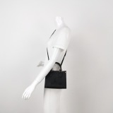 Louis Vuitton(LV) OnTheGo Tote Monogram Empreinte Giant BB — thumbnail 2