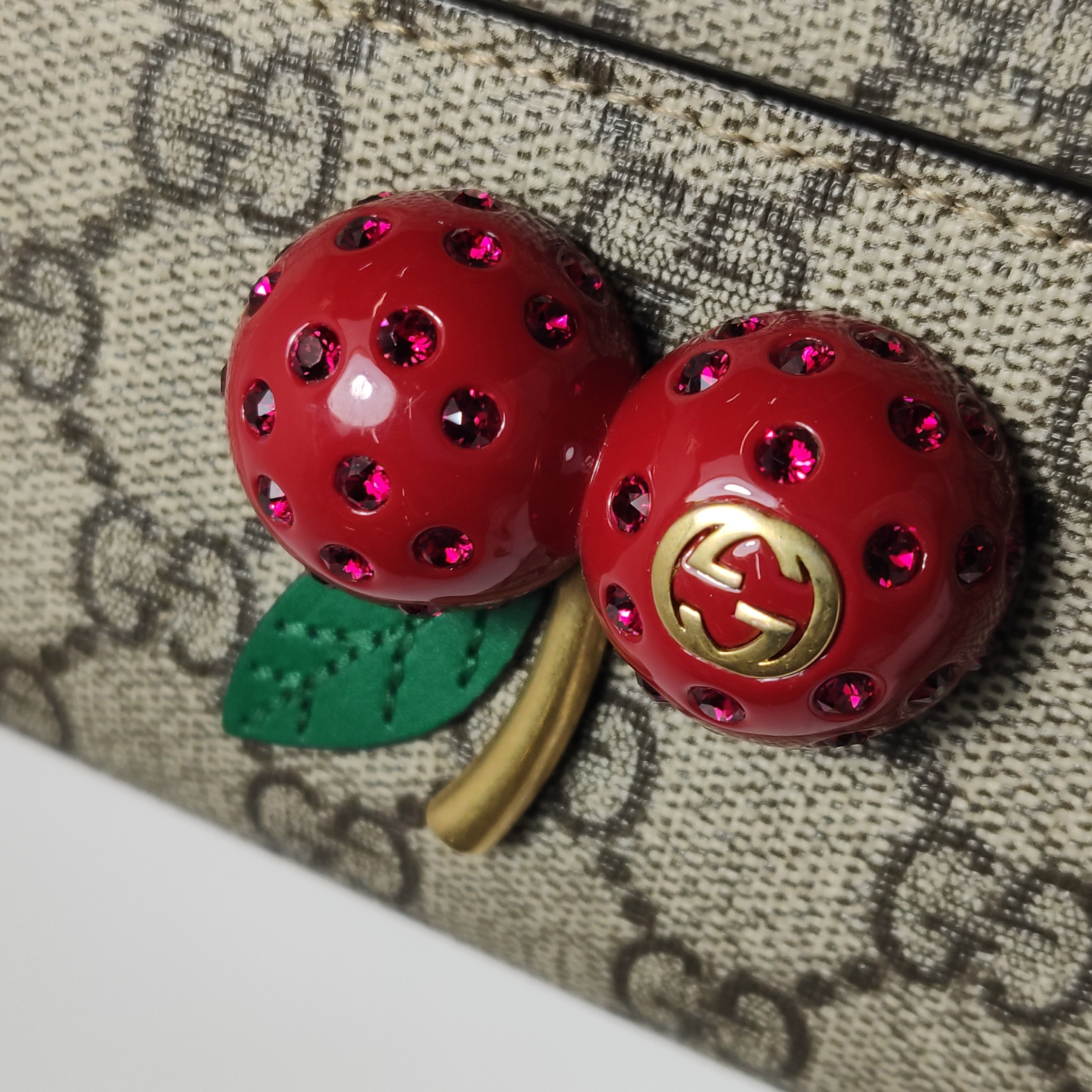 Gucci Cherries Wallet on Chain GG Coated Canvas Mini — photo 16 of 19