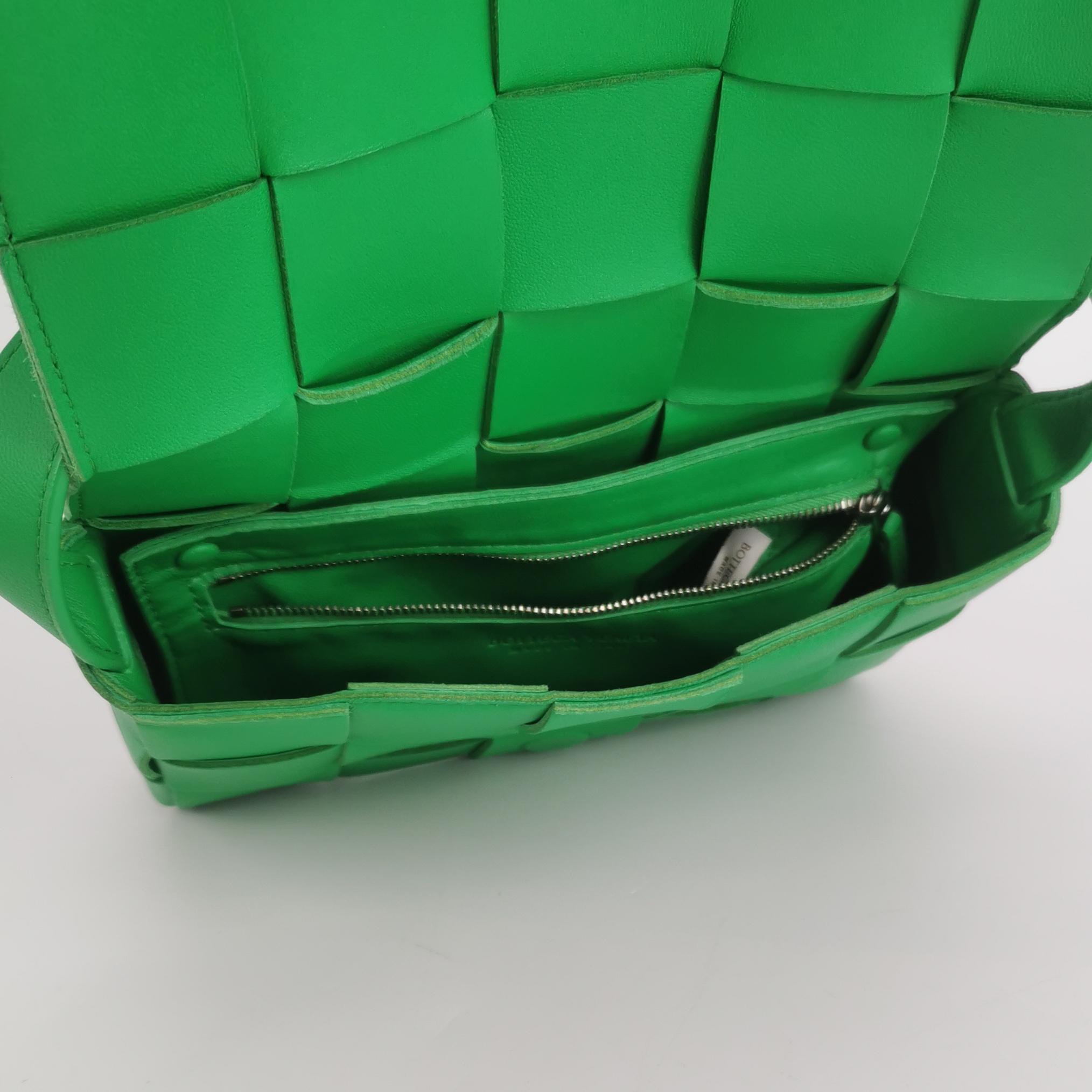 Bottega Veneta Cassette Crossbody Bag Maxi Intrecciato Grained Leather — photo 6 of 14