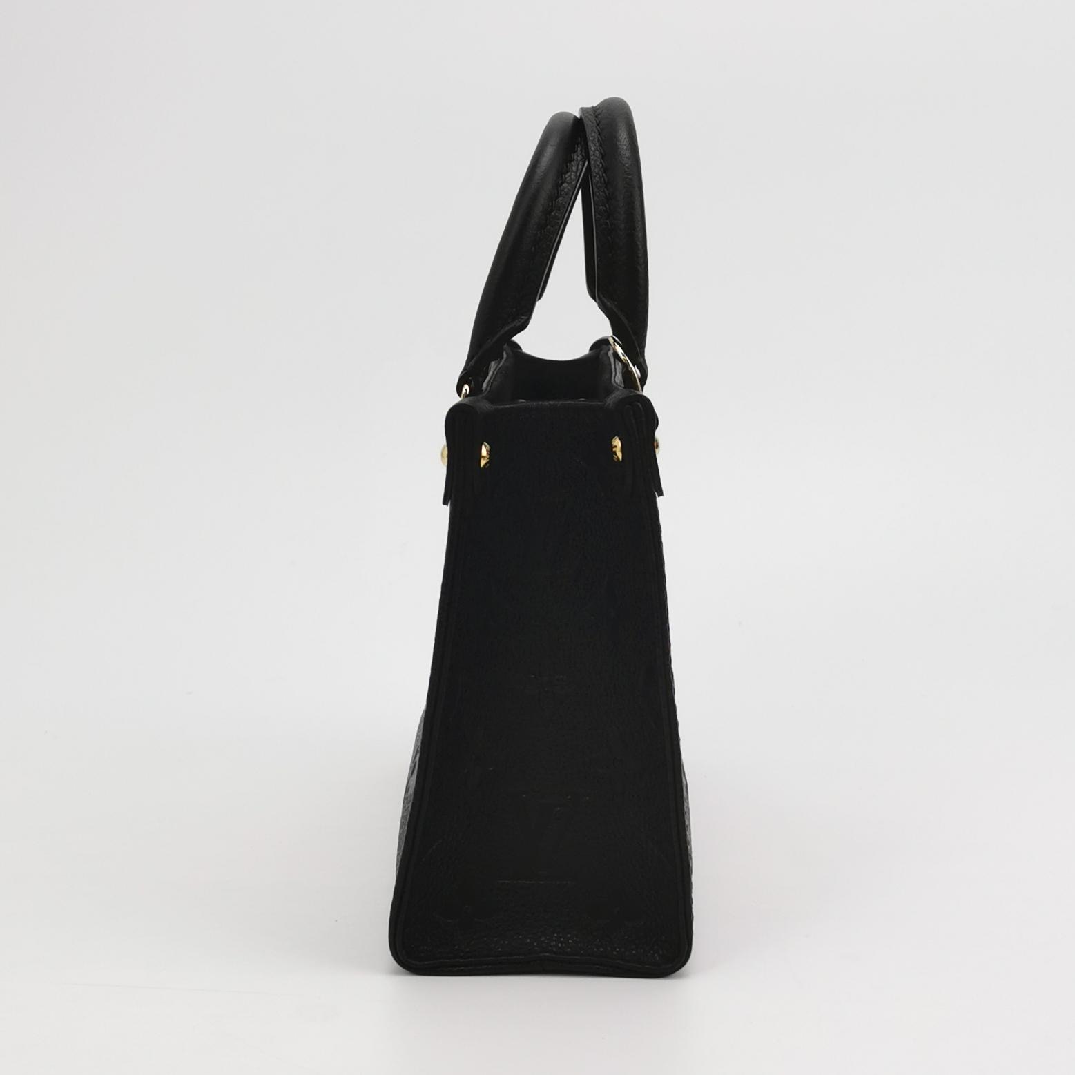 Louis Vuitton(LV) OnTheGo Tote Monogram Empreinte Giant BB — photo 4 of 13