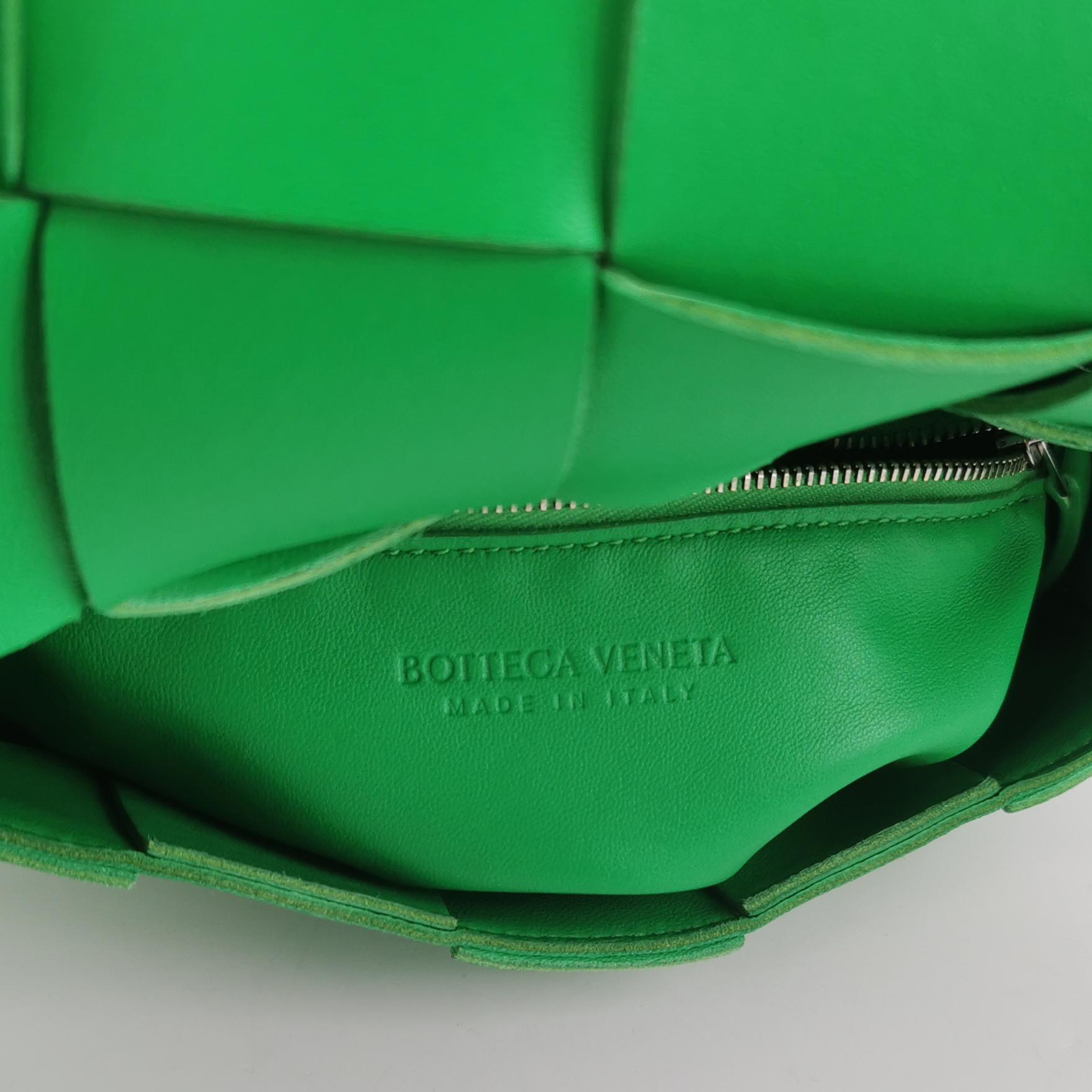 Bottega Veneta Cassette Crossbody Bag Maxi Intrecciato Grained Leather — photo 9 of 14