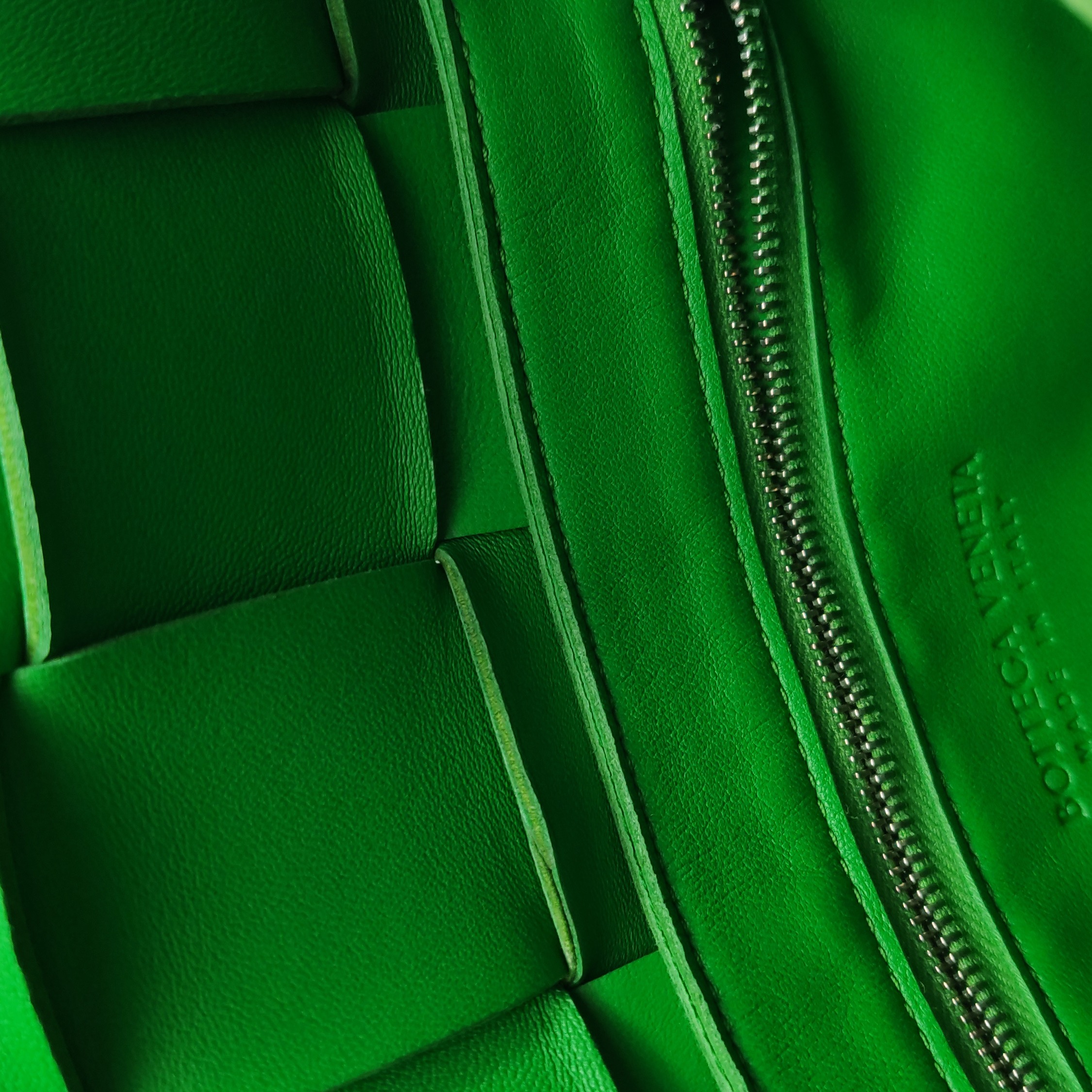 Bottega Veneta Cassette Crossbody Bag Maxi Intrecciato Grained Leather — photo 7 of 14