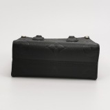 Louis Vuitton(LV) OnTheGo Tote Monogram Empreinte Giant BB — thumbnail 6