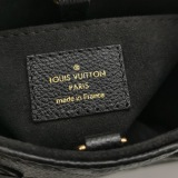Louis Vuitton(LV) OnTheGo Tote Monogram Empreinte Giant BB — thumbnail 8