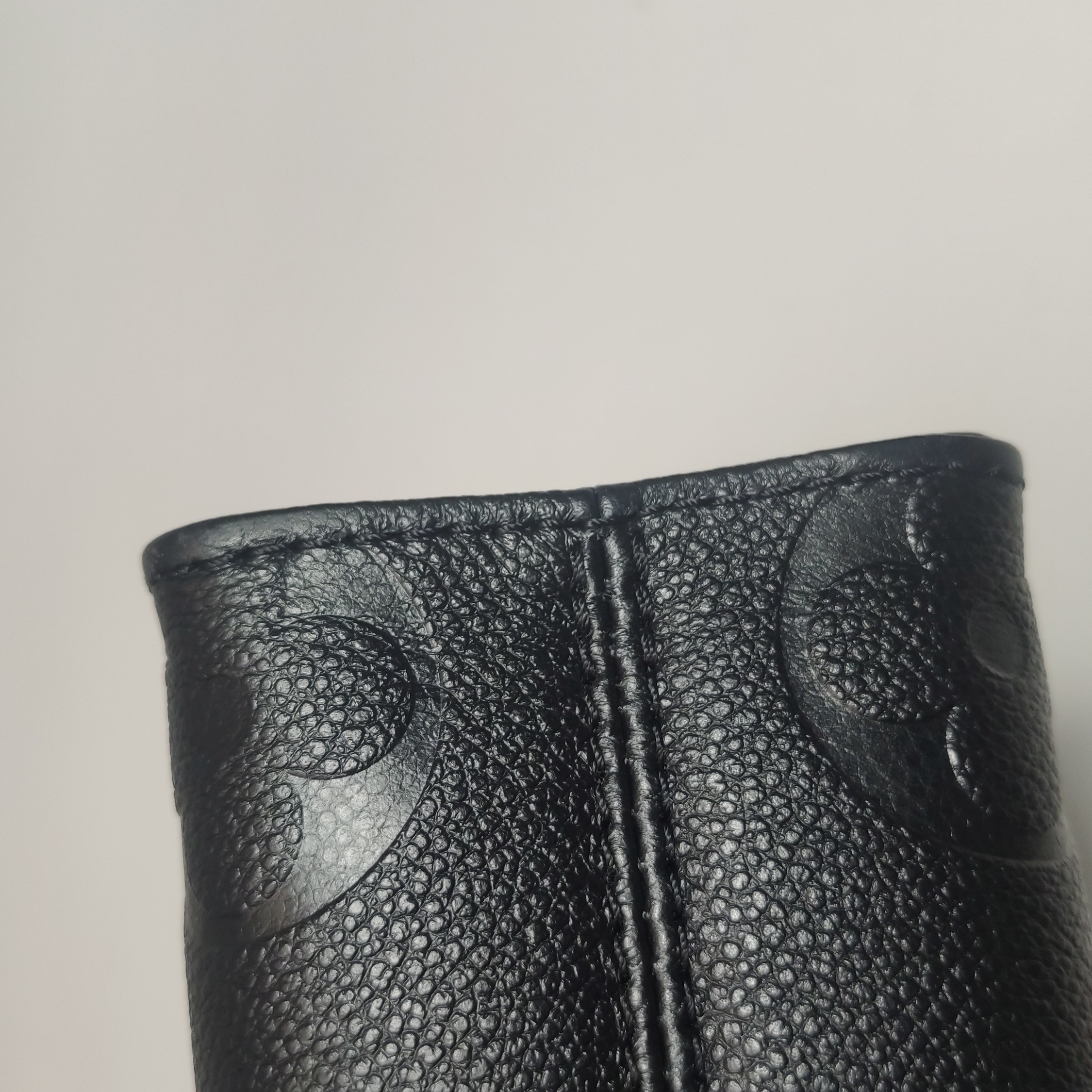 Louis Vuitton(LV) OnTheGo Tote Monogram Empreinte Giant BB — photo 12 of 13