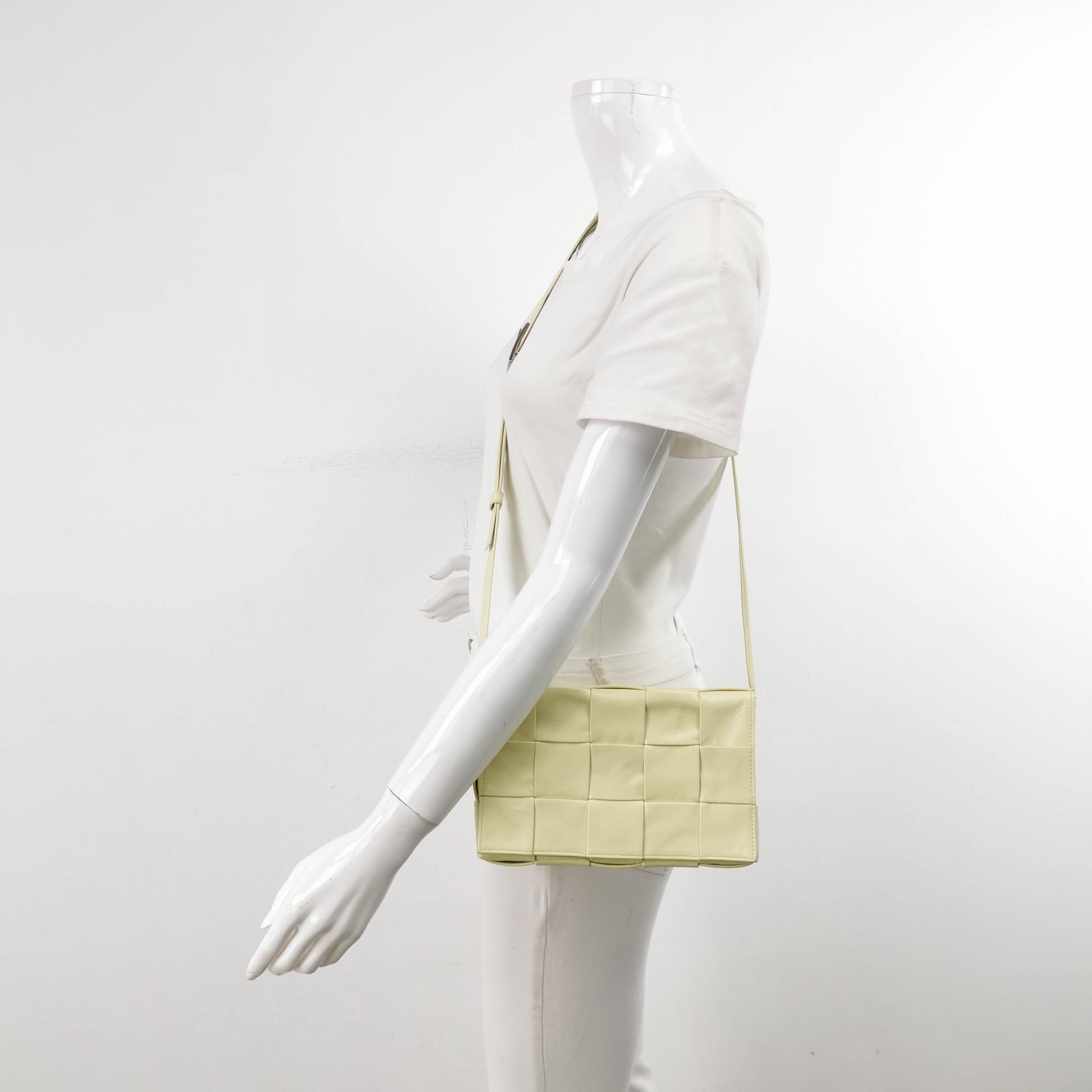 Bottega Veneta Cassette Crossbody Bag Maxi Intrecciato Grained Leather — alternate view