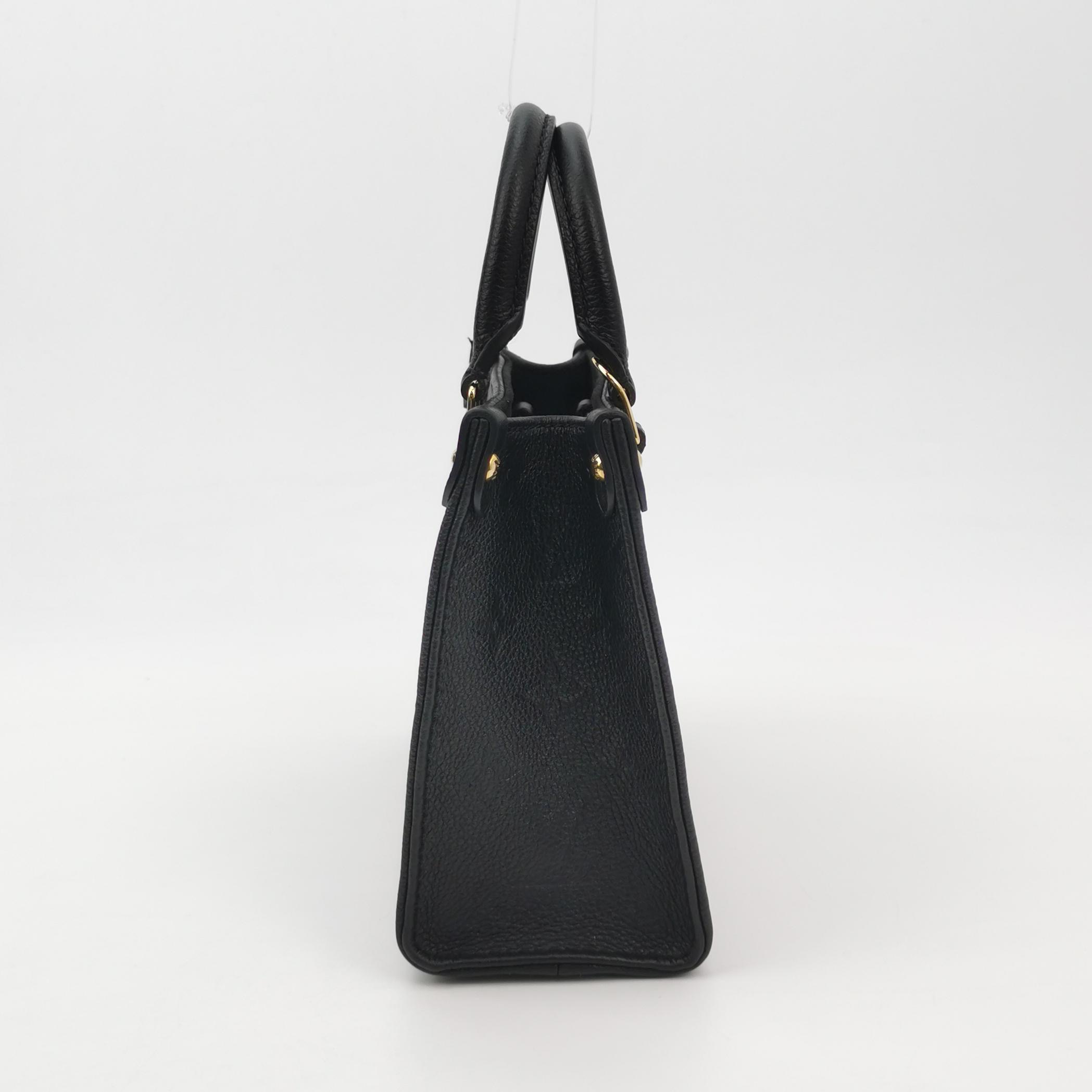 Louis Vuitton(LV) OnTheGo Tote Monogram Empreinte Giant BB — photo 4 of 15