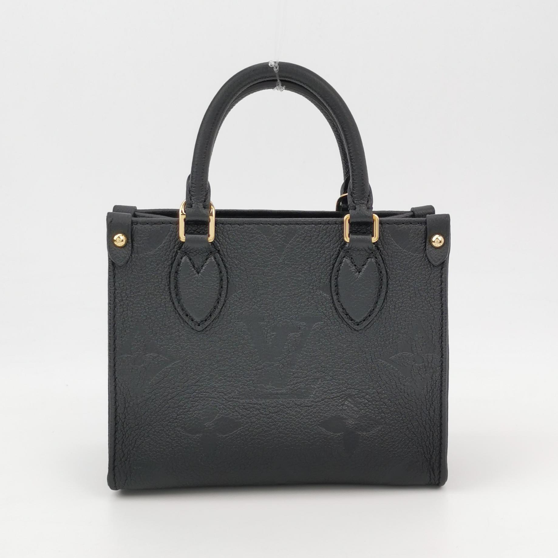 Louis Vuitton(LV) OnTheGo Tote Monogram Empreinte Giant BB — photo 3 of 15