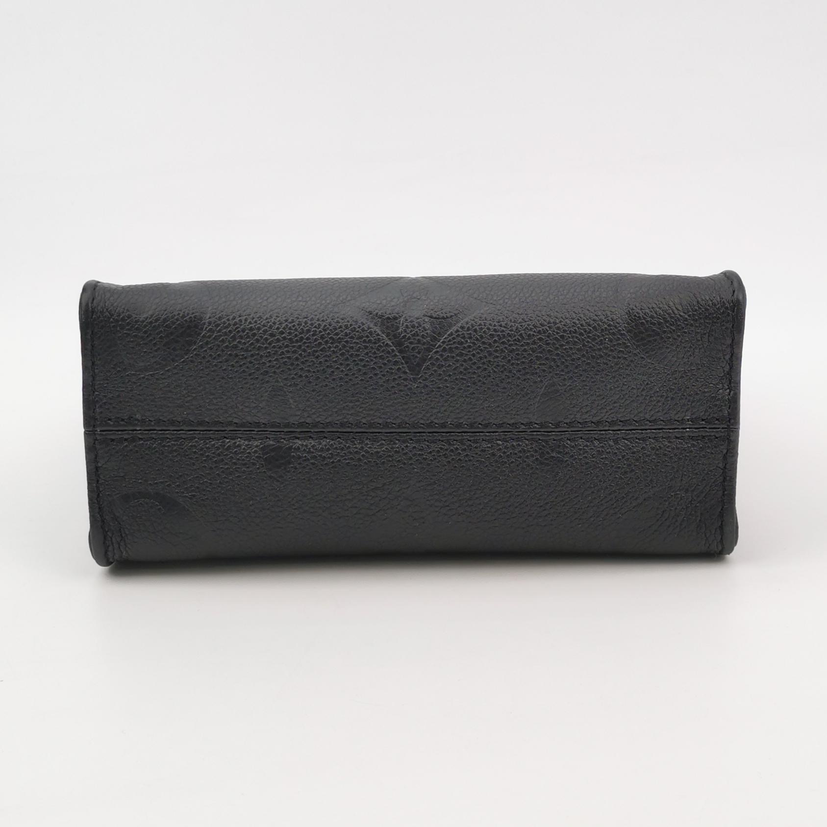 Louis Vuitton(LV) OnTheGo Tote Monogram Empreinte Giant BB — photo 6 of 15