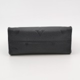 Louis Vuitton(LV) OnTheGo Tote Monogram Empreinte Giant BB — thumbnail 6