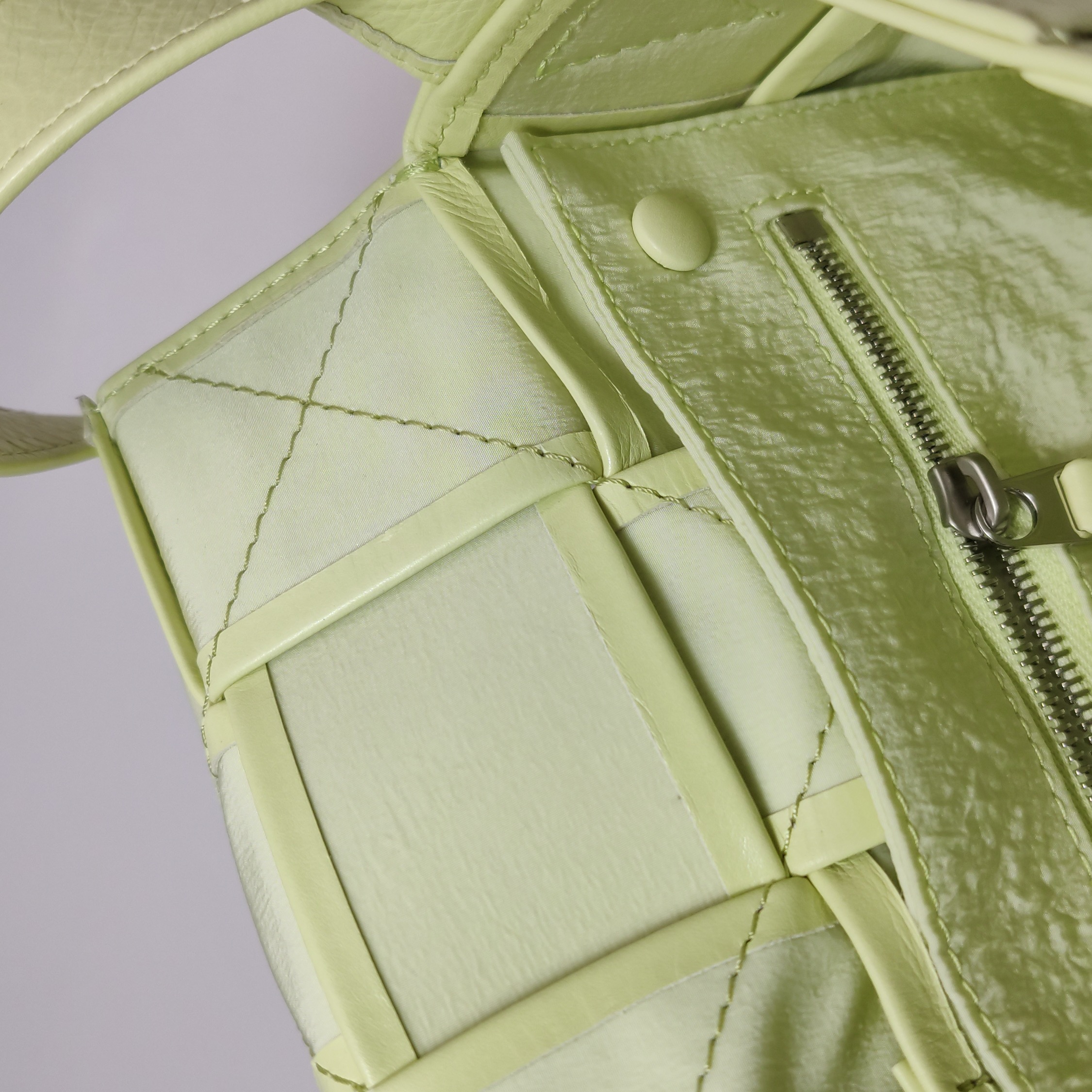 Bottega Veneta Cassette Crossbody Bag Maxi Intrecciato Grained Leather — photo 9 of 16