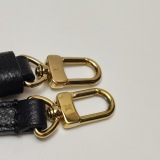 Louis Vuitton(LV) OnTheGo Tote Monogram Empreinte Giant BB — thumbnail 11