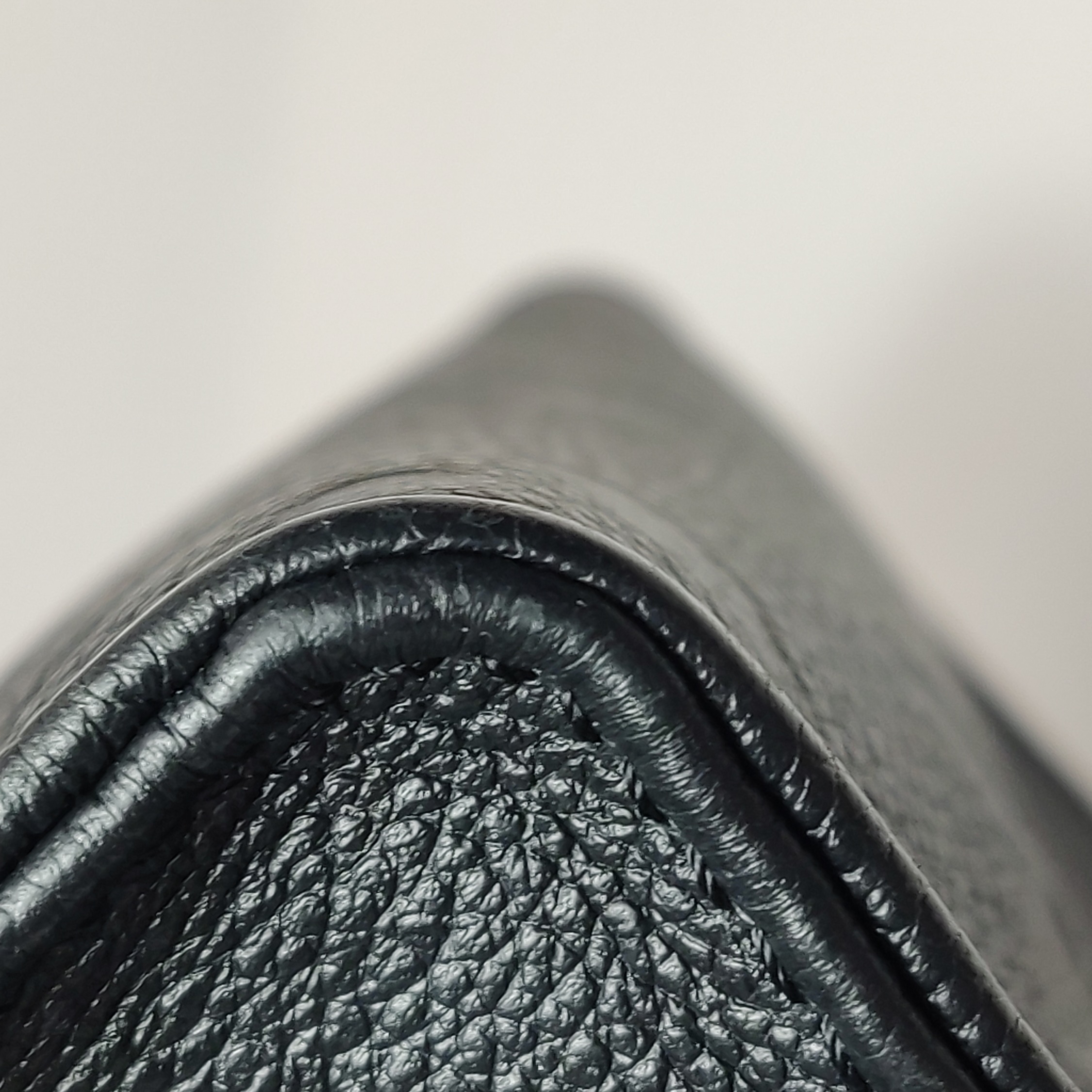 Louis Vuitton(LV) OnTheGo Tote Monogram Empreinte Giant BB — photo 14 of 15