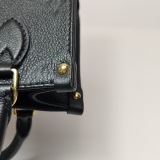 Louis Vuitton(LV) OnTheGo Tote Monogram Empreinte Giant BB — thumbnail 12