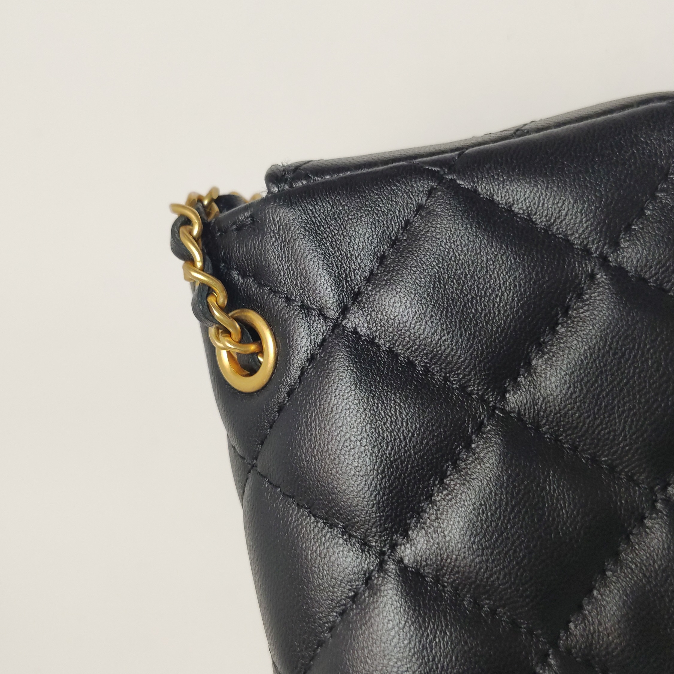 Chanel Coco de Toi Heart Belt Bag Quilted Lambskin Mini — photo 7 of 13