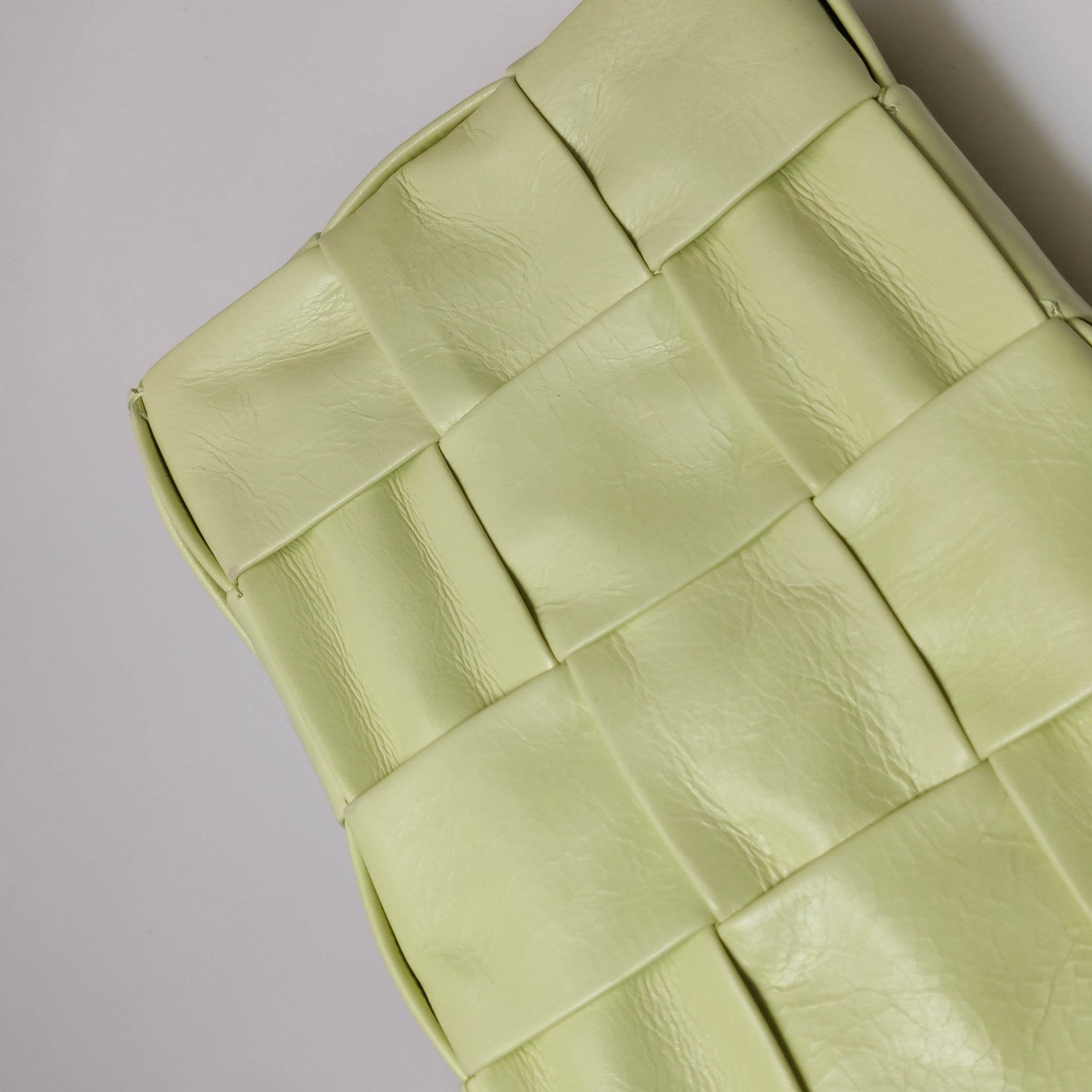 Bottega Veneta Cassette Crossbody Bag Maxi Intrecciato Grained Leather — photo 12 of 16