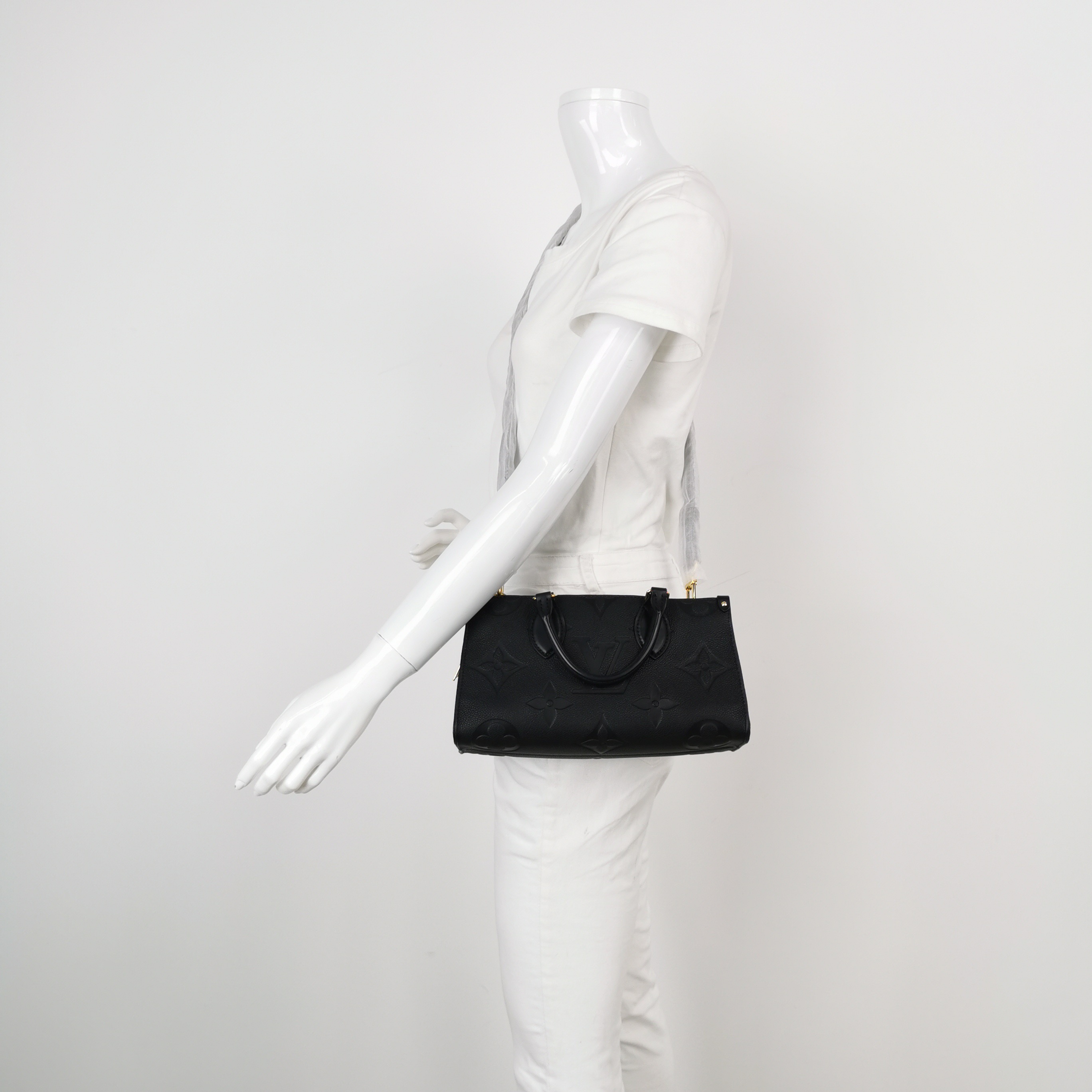 Louis Vuitton(LV) OnTheGo Tote Monogram Empreinte Giant East West — alternate view