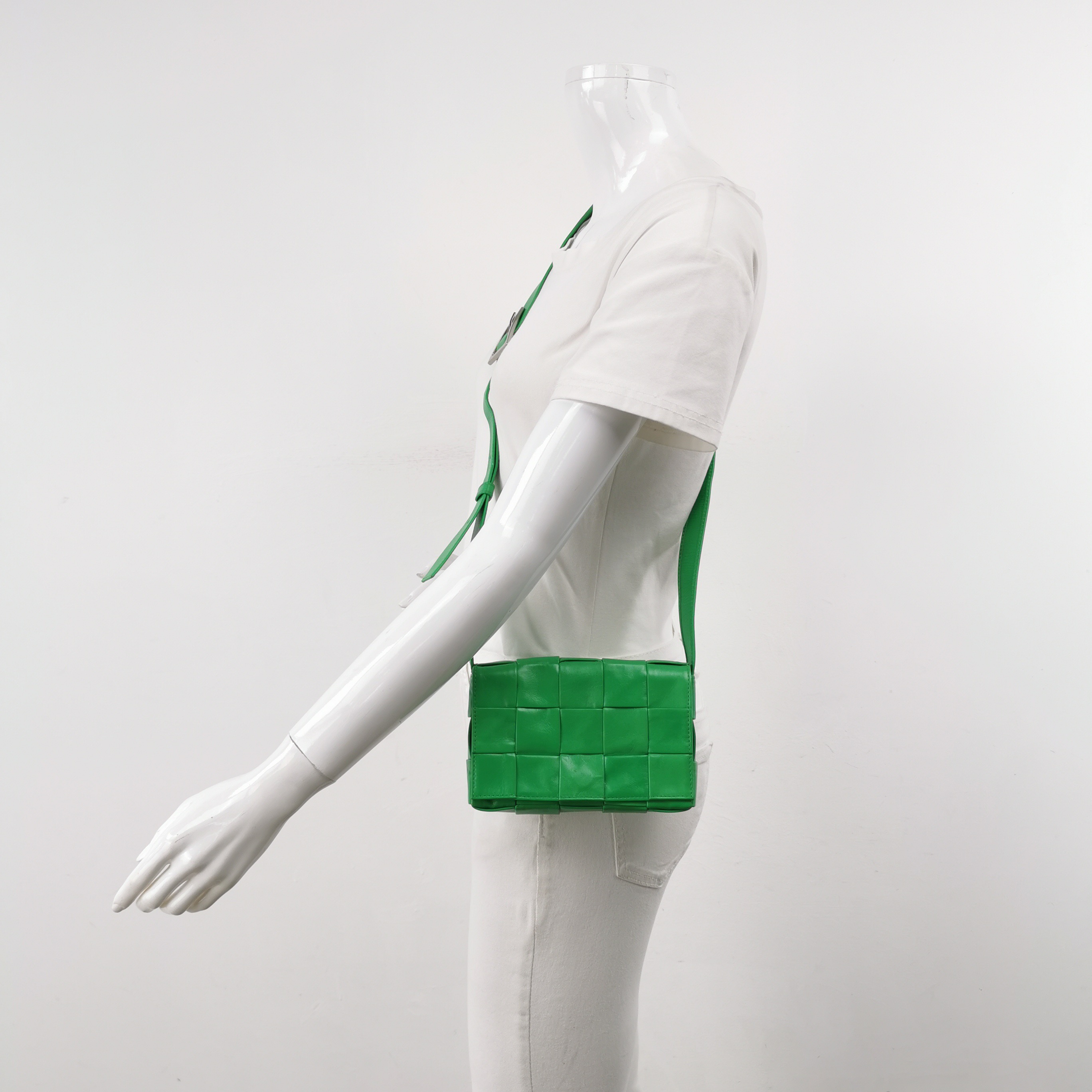 Bottega Veneta Cassette Crossbody Bag Maxi Intrecciato Grained Leather Small — alternate view