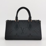 Louis Vuitton(LV) OnTheGo Tote Monogram Empreinte Giant East West — thumbnail 3