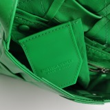 Bottega Veneta Cassette Crossbody Bag Maxi Intrecciato Grained Leather Small — thumbnail 8