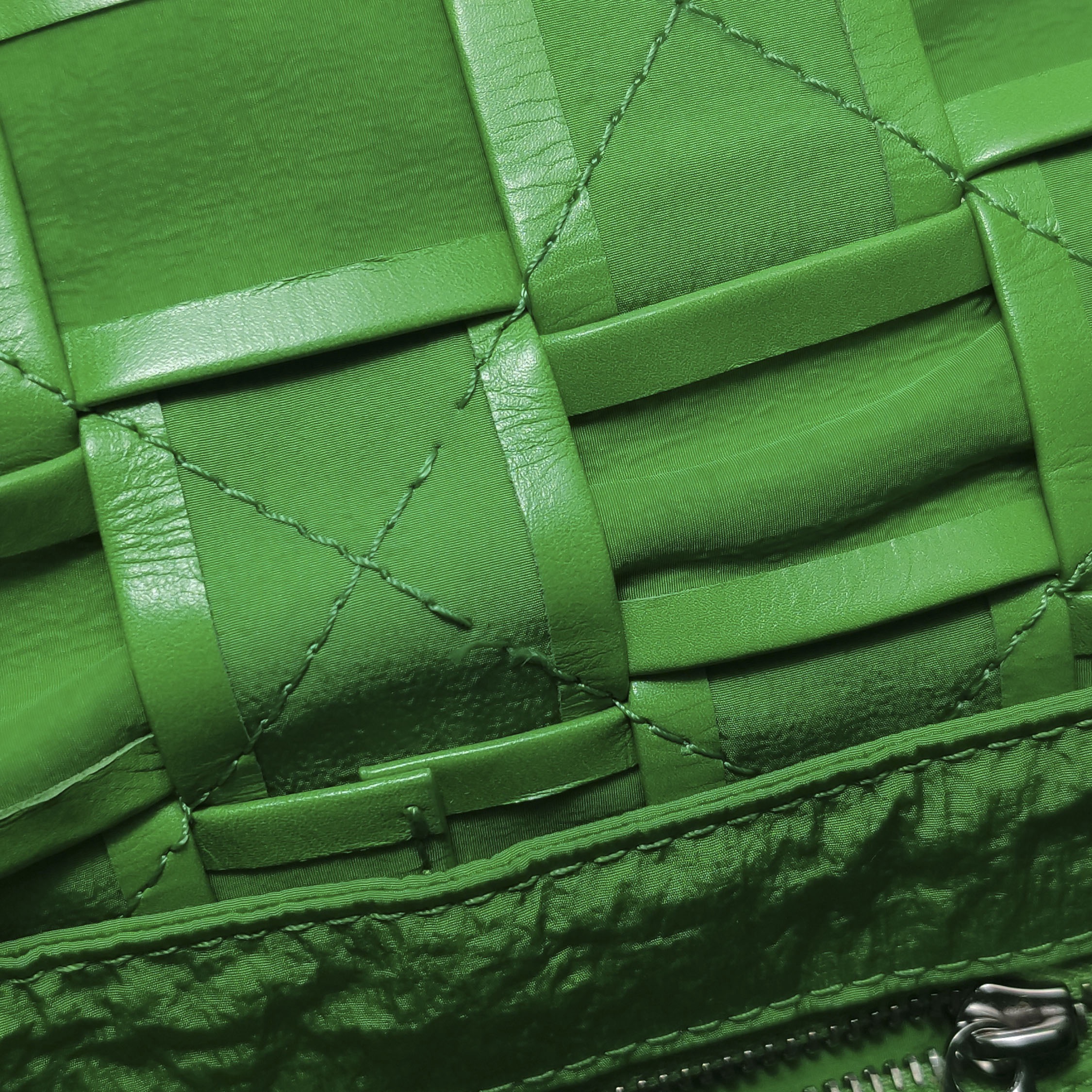 Bottega Veneta Cassette Crossbody Bag Maxi Intrecciato Grained Leather Small — photo 9 of 14