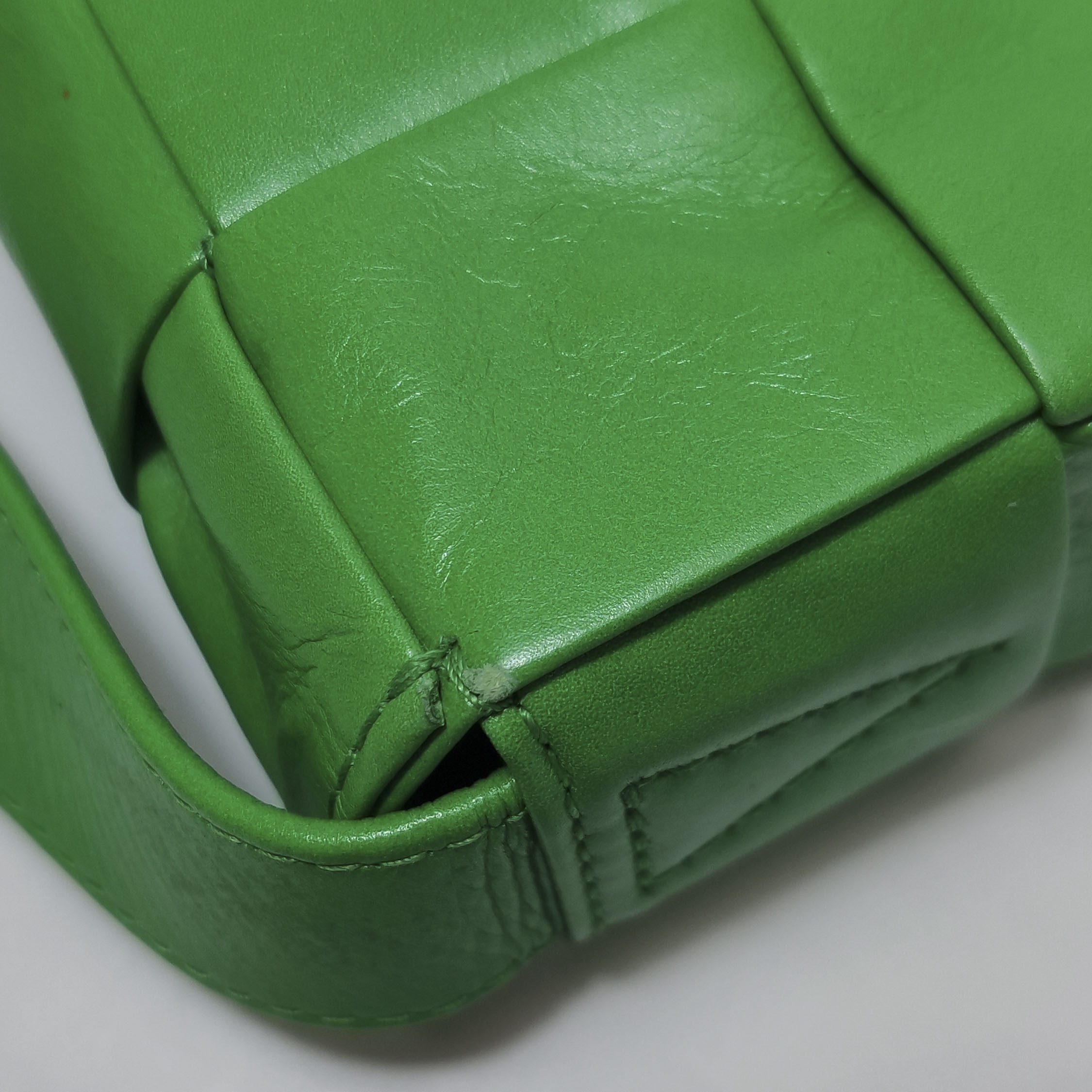 Bottega Veneta Cassette Crossbody Bag Maxi Intrecciato Grained Leather Small — photo 12 of 14