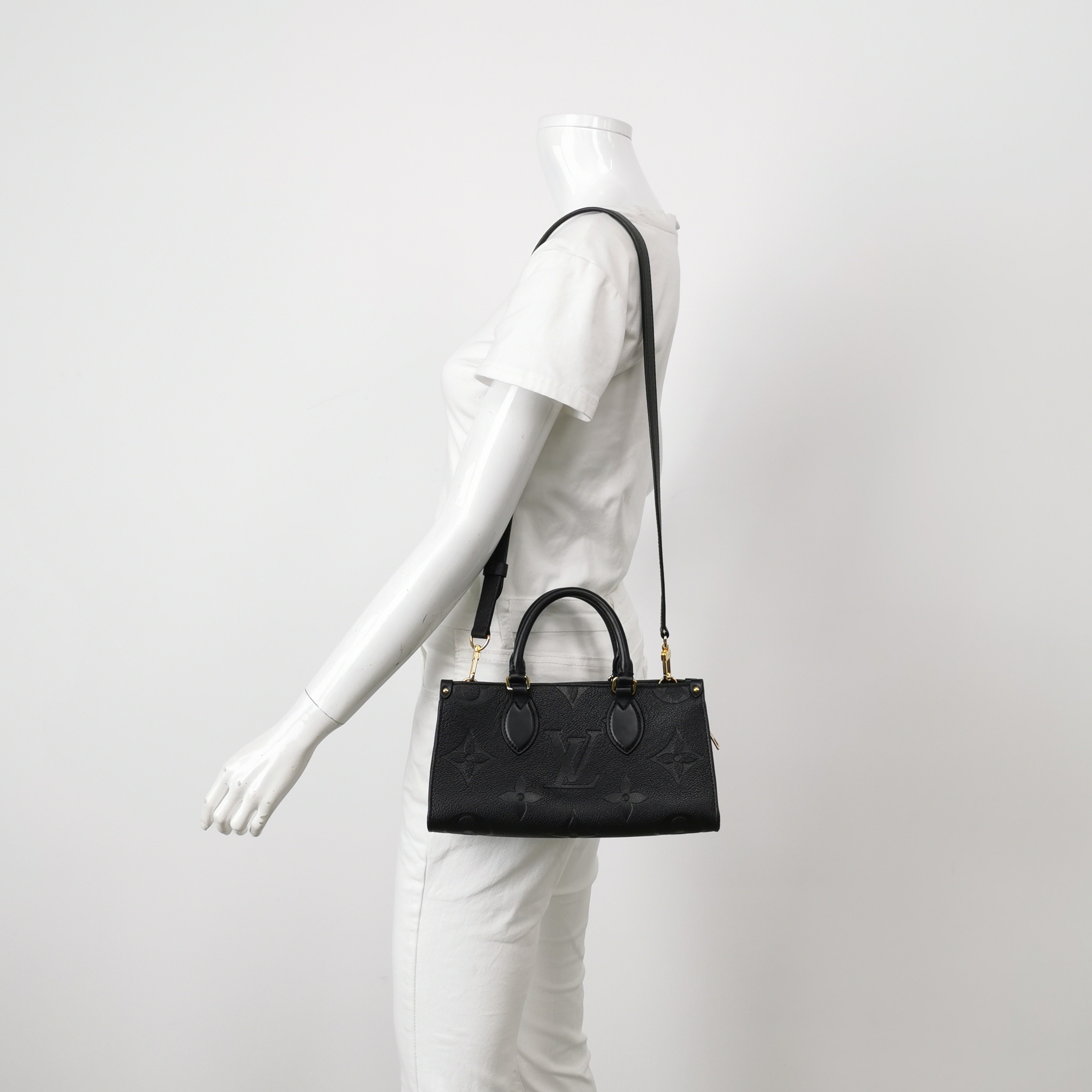 Louis Vuitton(LV) OnTheGo Tote Monogram Empreinte Giant East West — alternate view