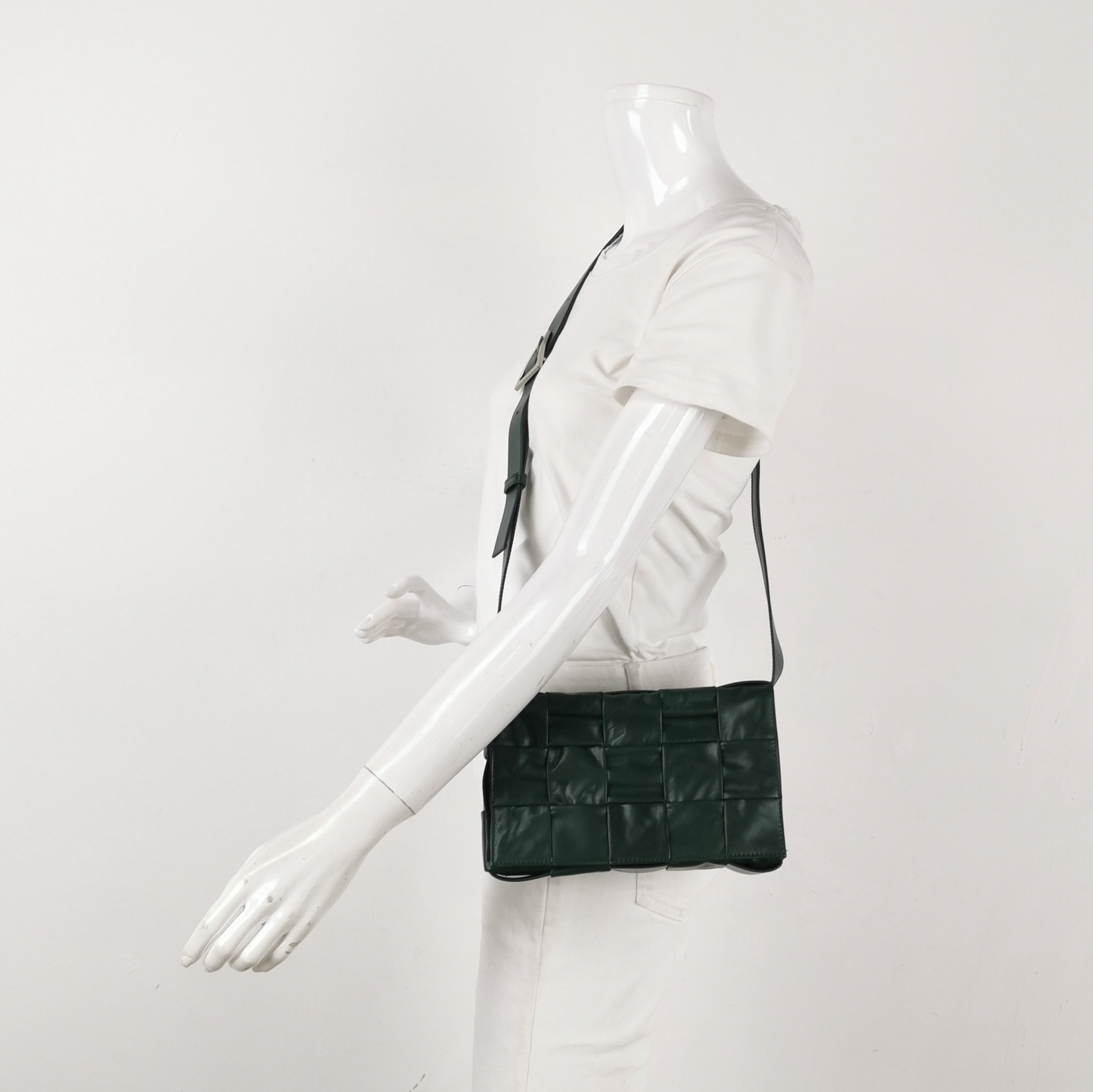 Bottega Veneta Cassette Crossbody Bag Maxi Intrecciato Leather — alternate view